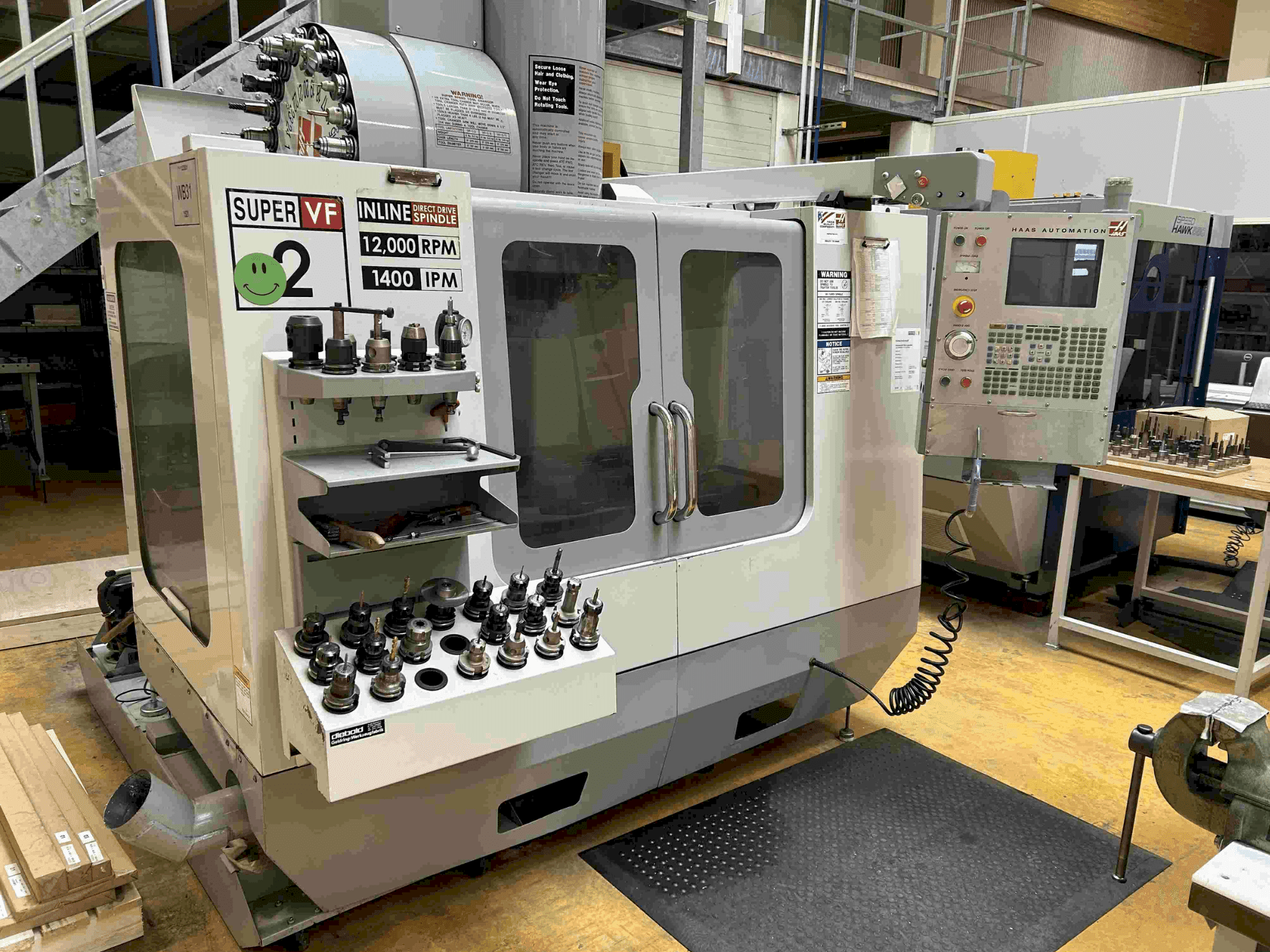 HAAS VF-2SSHE Mašinos vaizdas iš priekio