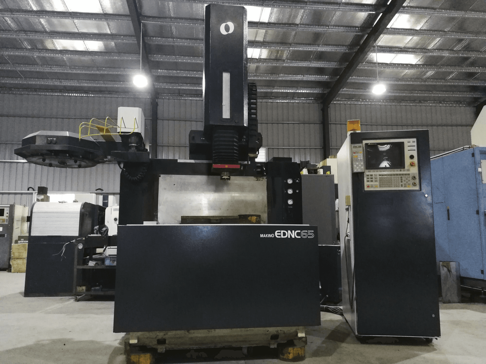 Makino EDNC65 Mašinos vaizdas iš priekio