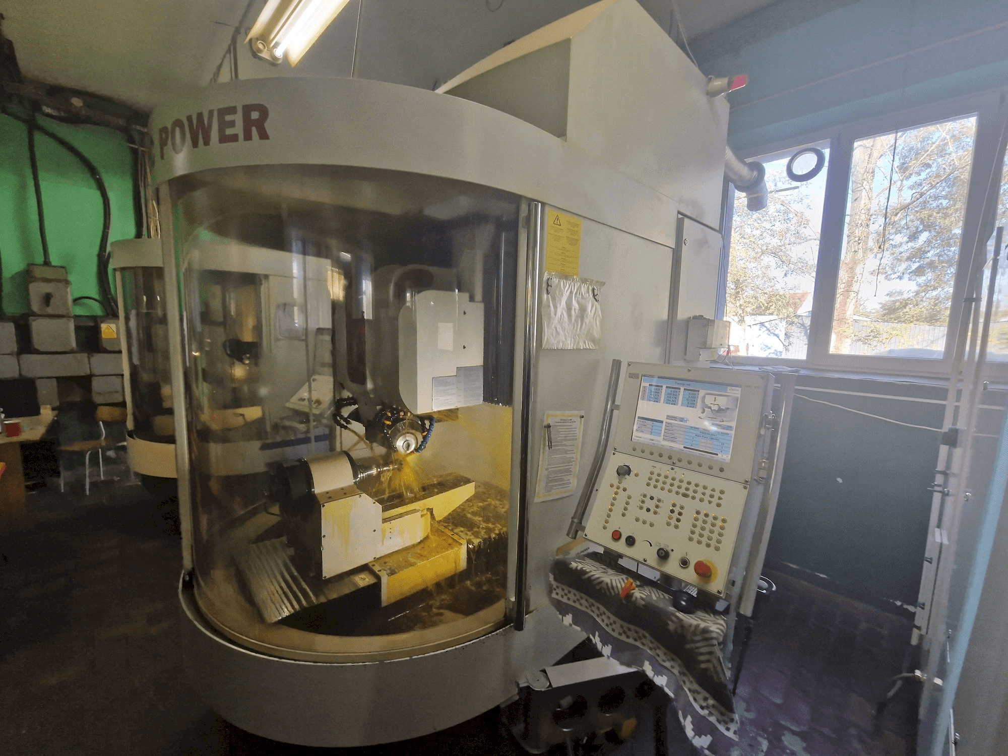 WALTER Helitronic Power Mašinos vaizdas iš priekio