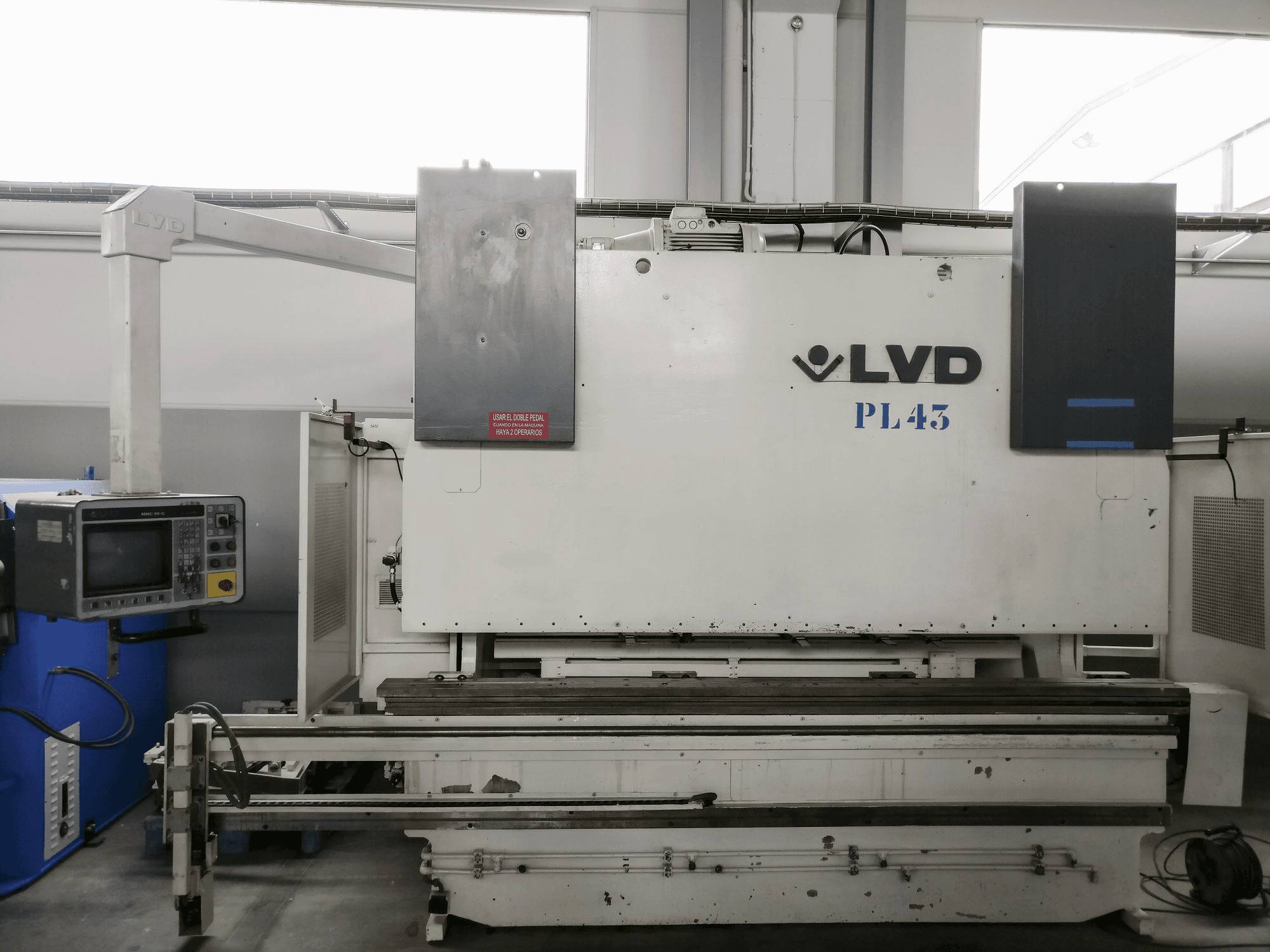 LVD PPEB 160-30 MNC 95 Mašinos vaizdas iš priekio