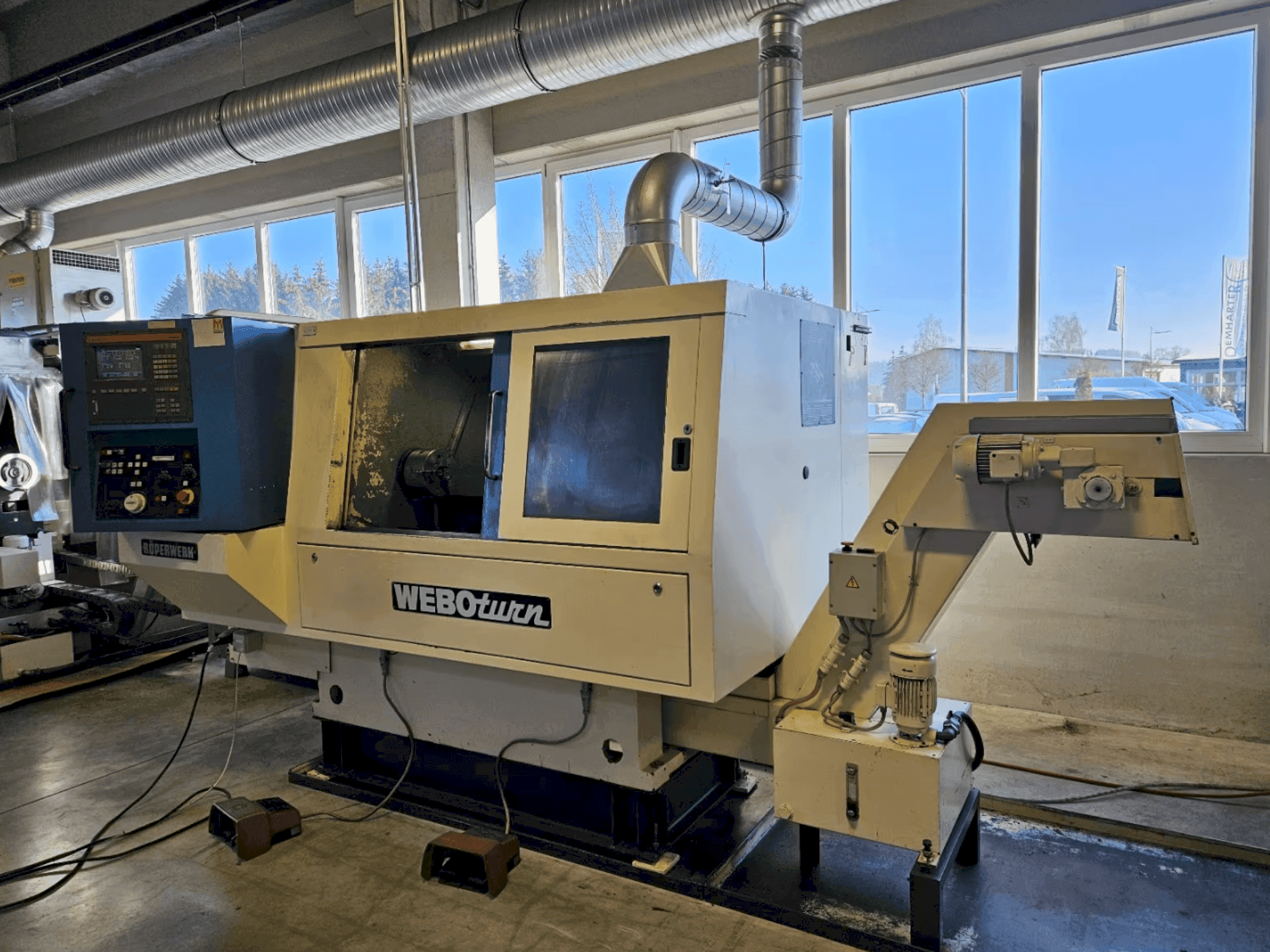 ROEPERWERK WEBOturn Mašinos vaizdas iš priekio