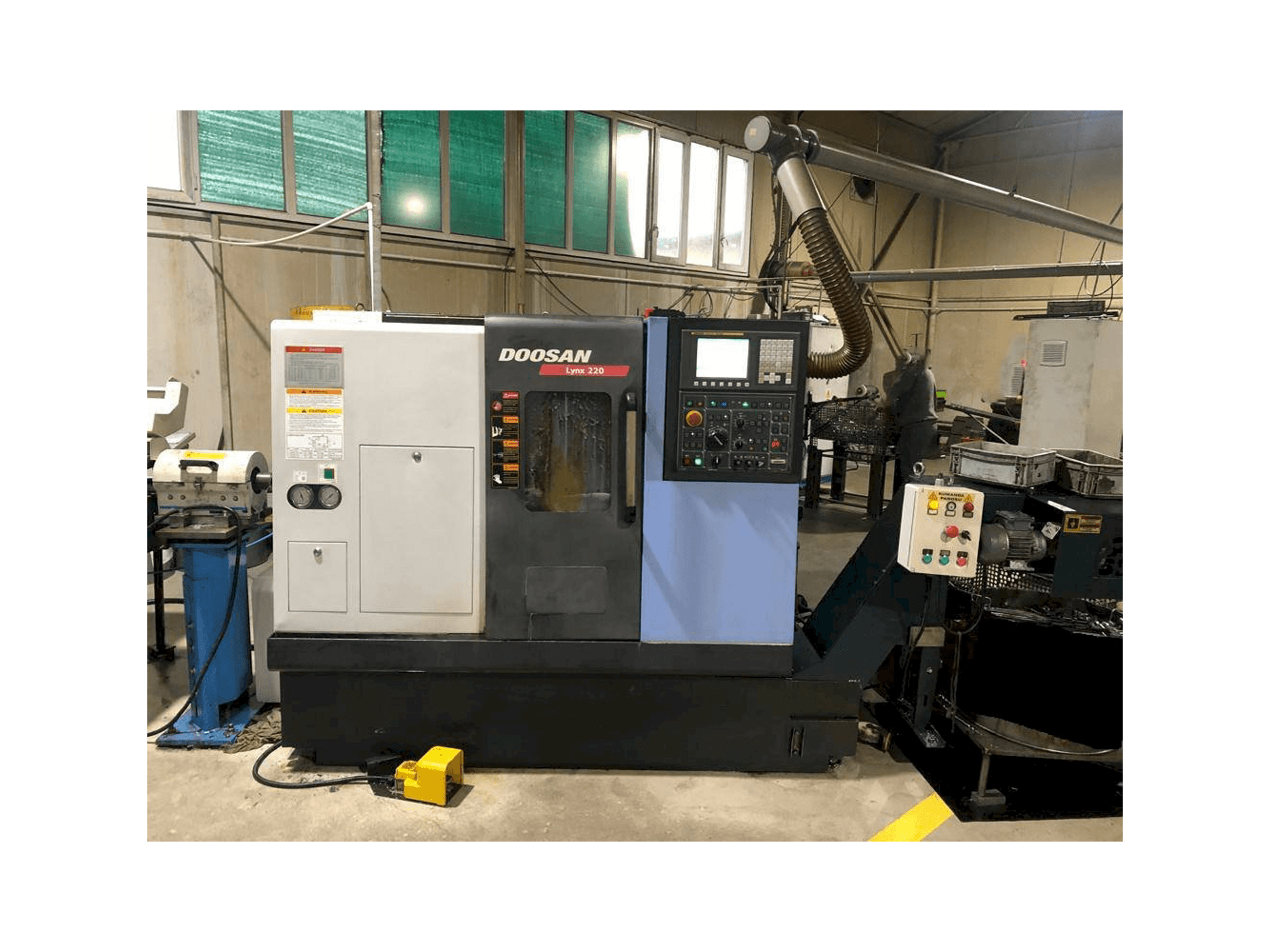 Doosan Lynx 220 B Mašinos vaizdas iš priekio
