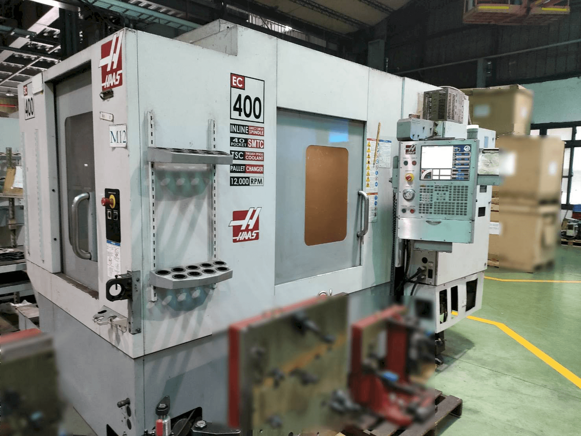 HAAS EC-400 Mašinos vaizdas iš priekio