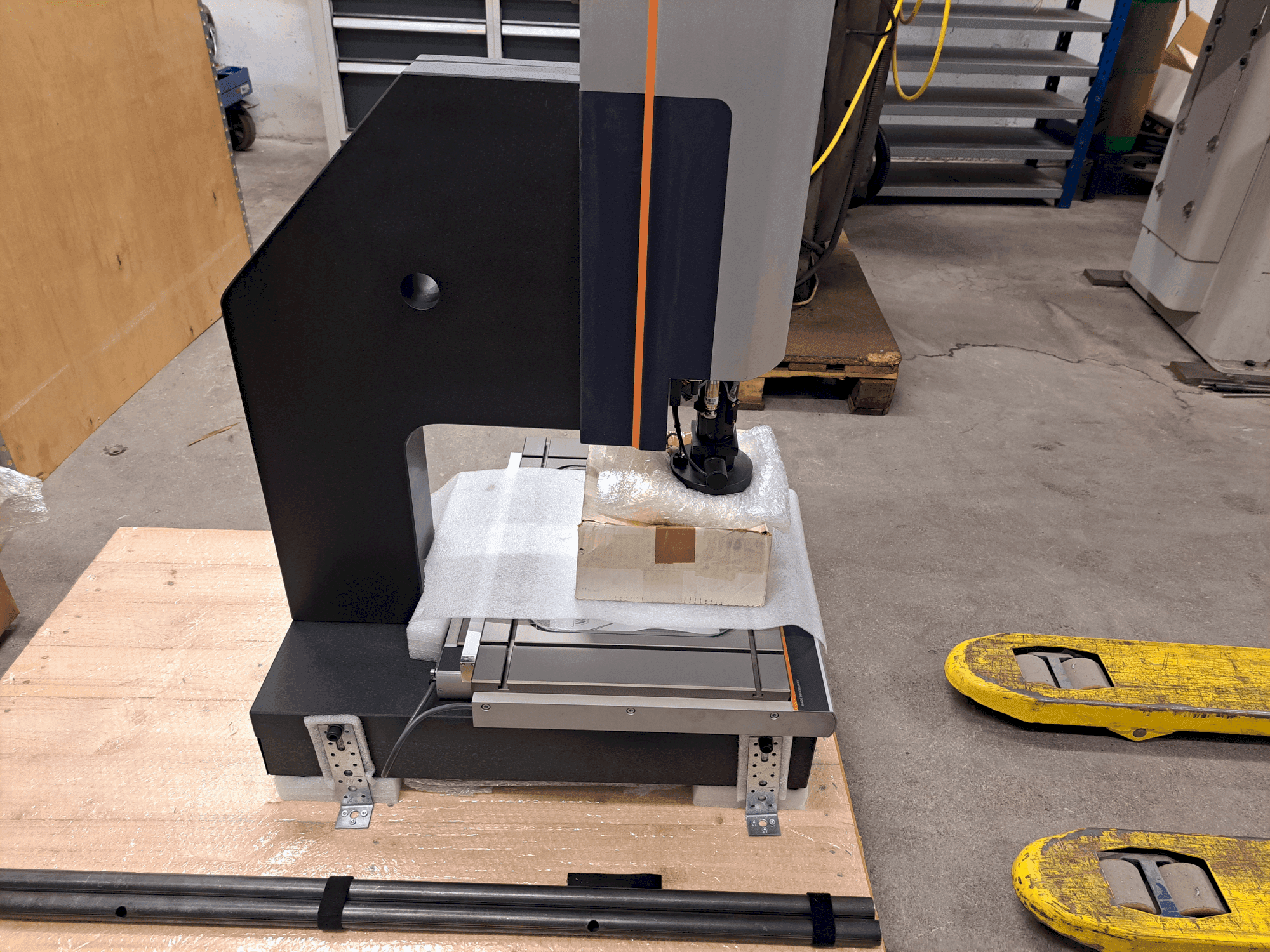 HEINRICH SCHNEIDER MM1-300 CNC MZ TP20 Mašinos vaizdas iš priekio