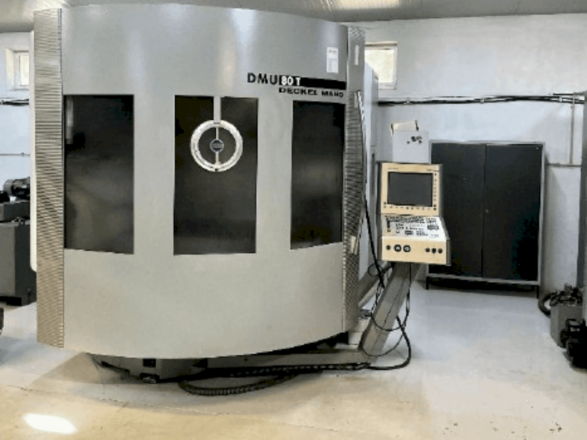 DMG DECKEL MAHO DMU 80T Mašinos vaizdas iš priekio