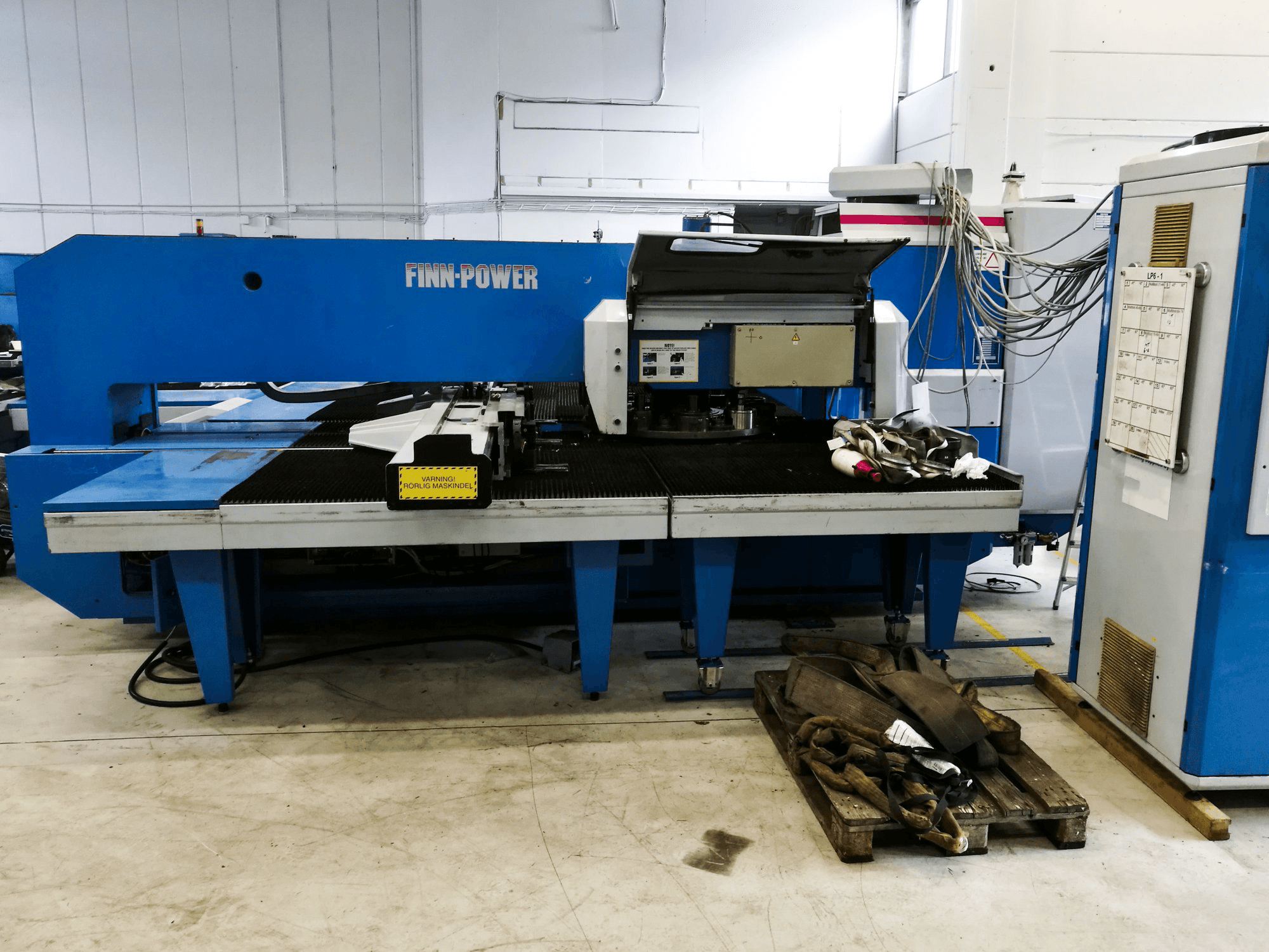 Finn-Power LP6 SB Mašinos vaizdas iš priekio