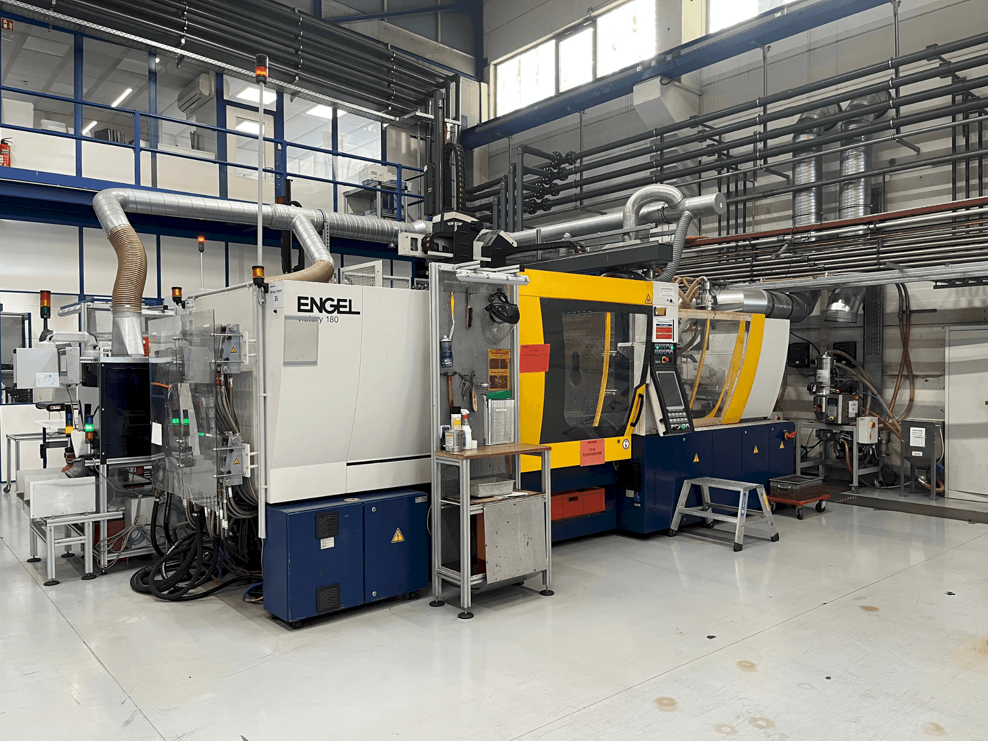 Engel Victory 200H/60W/180 combi + Viper 40 Mašinos vaizdas iš priekio