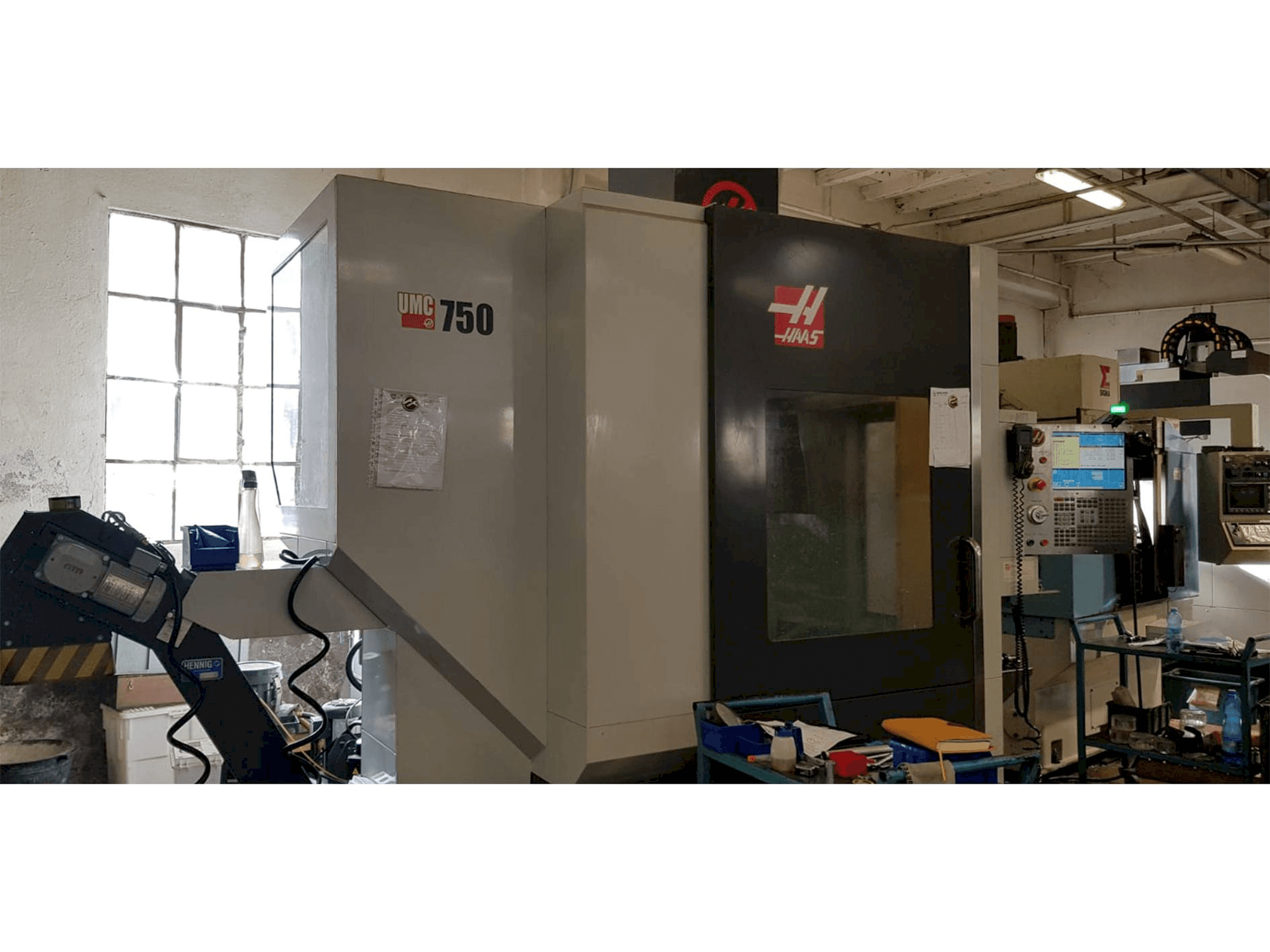 HAAS UMC 750 Mašinos vaizdas iš priekio