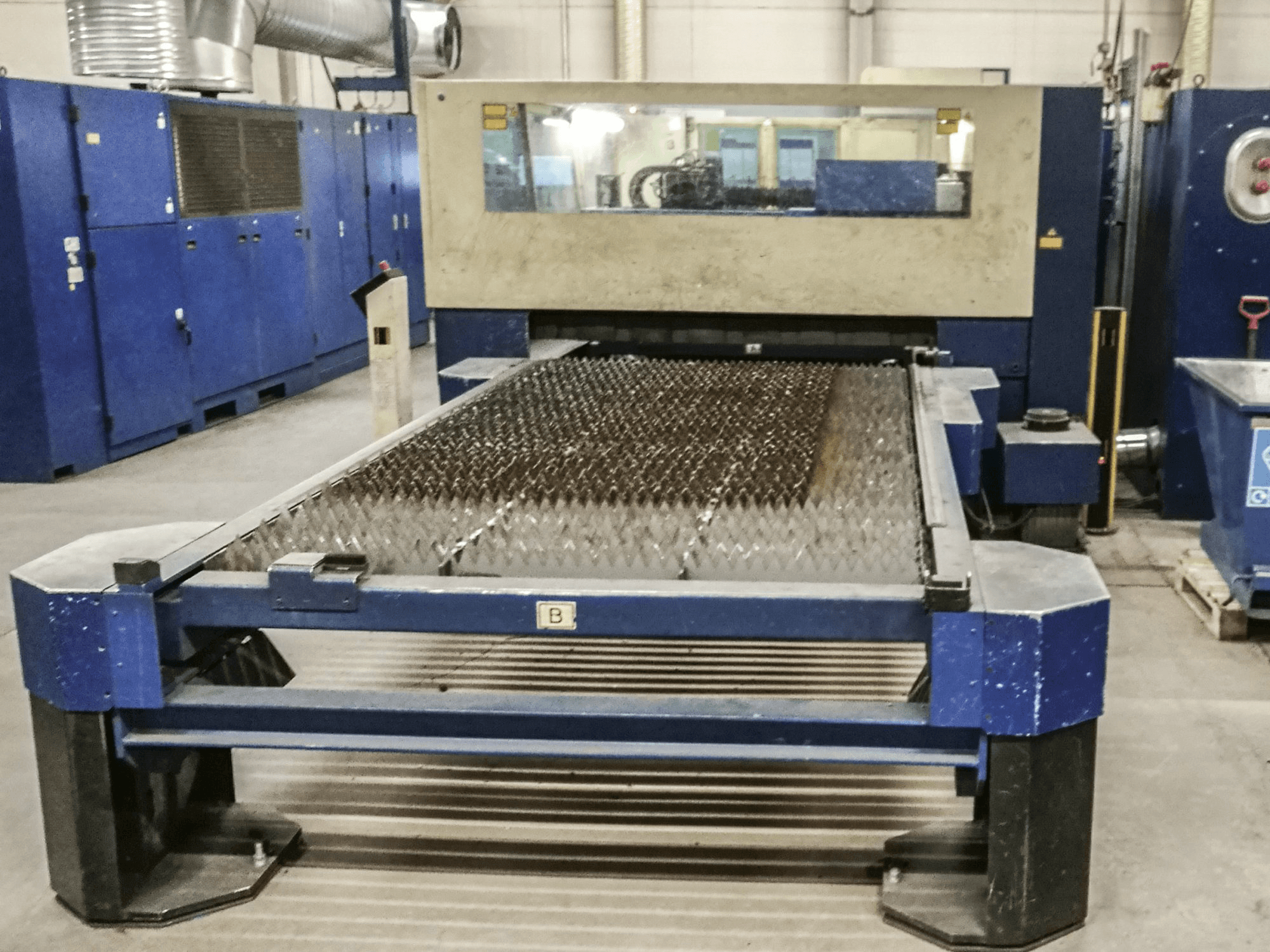 Trumpf Trumatic L3050 Mašinos dešinės pusės vaizdas