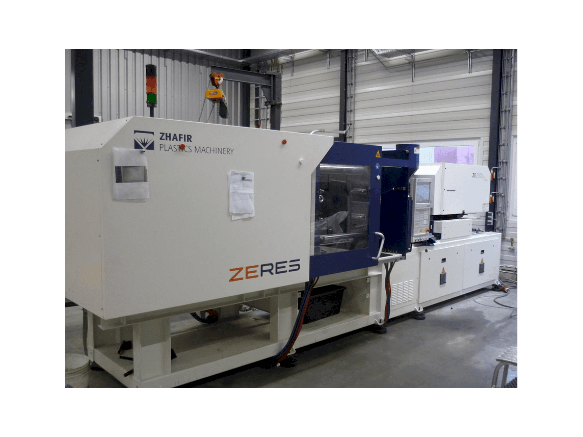 ZHAFIR ZERES 2300 Haitian Mašinos vaizdas iš priekio