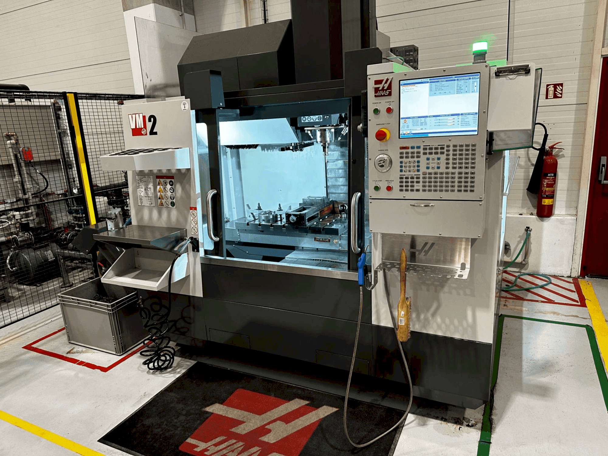 HAAS VM-2 Mašinos vaizdas iš priekio