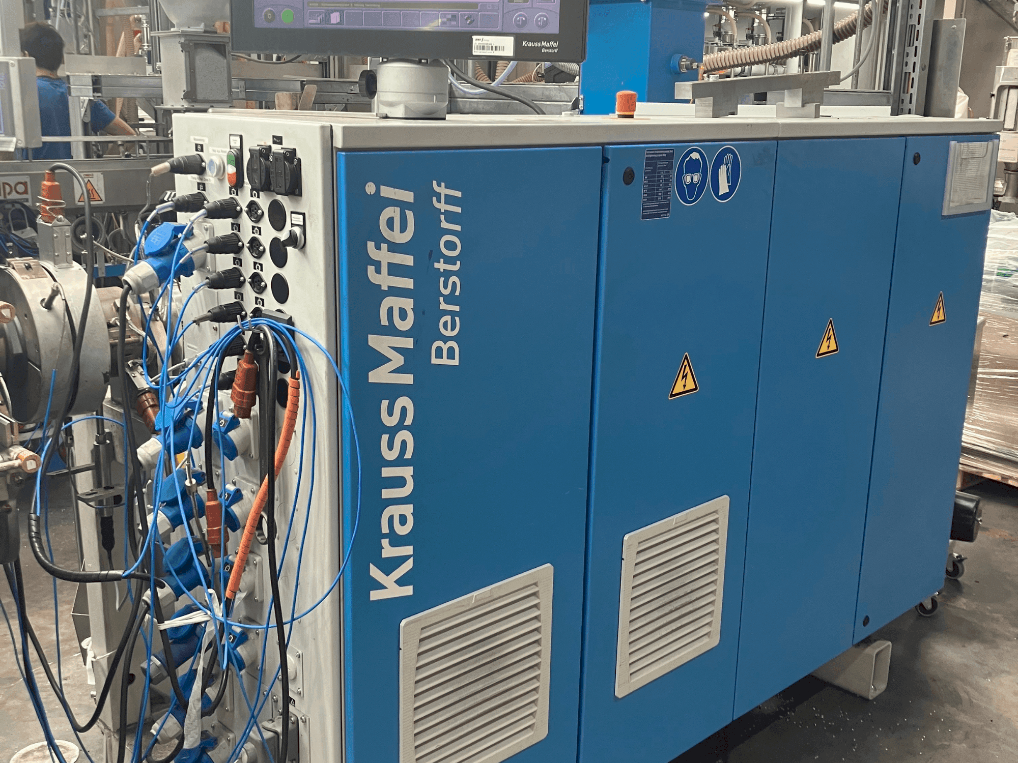 Krauss Maffei KME 45 XS Mašinos vaizdas iš priekio