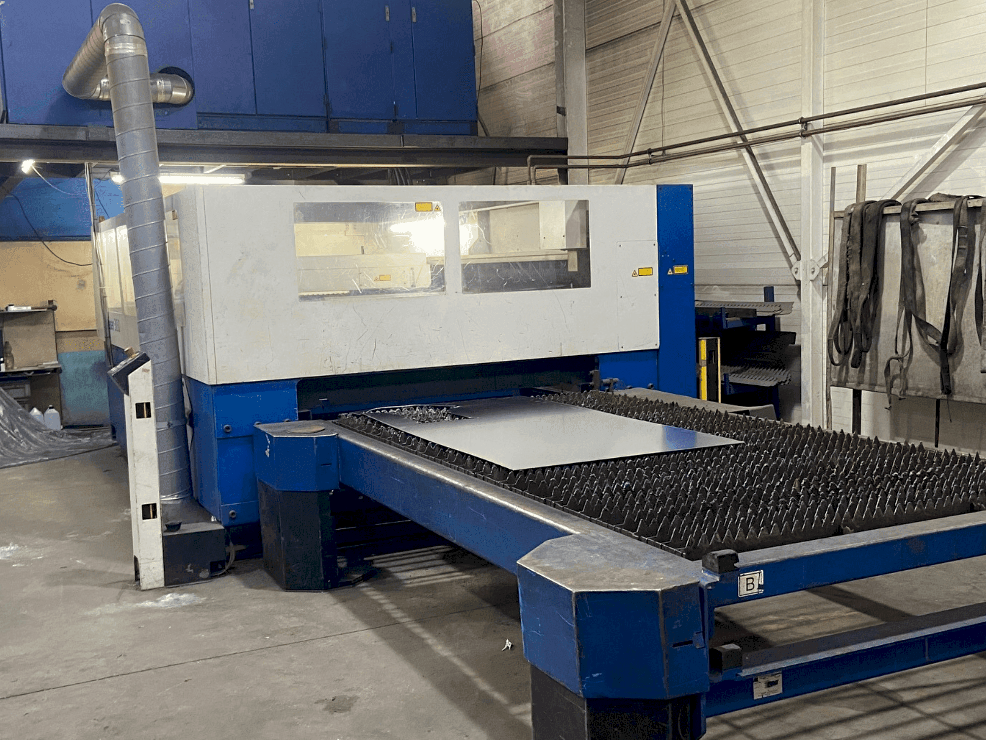 TRUMPF TruLaser 3030 Mašinos vaizdas iš priekio
