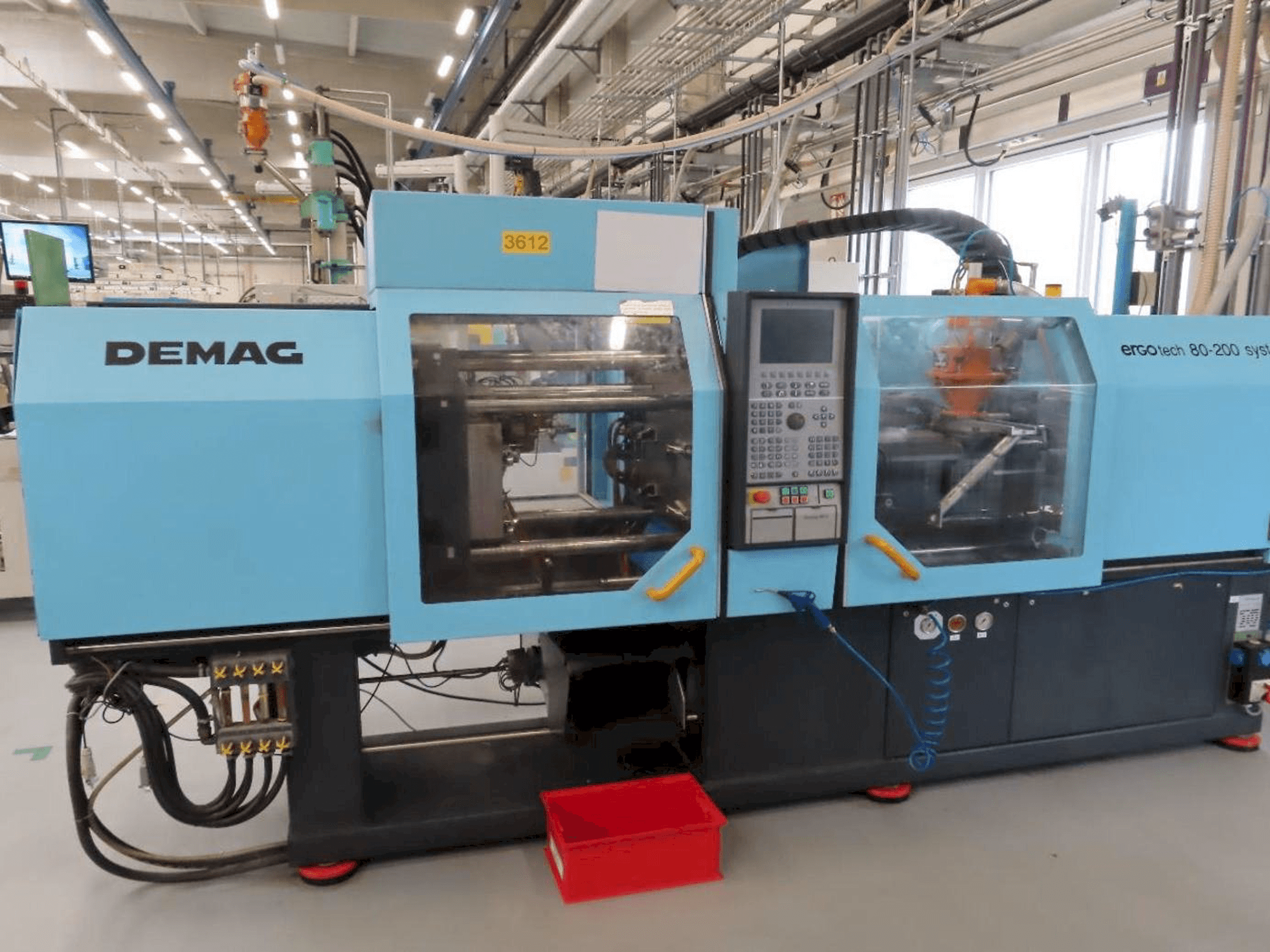 DEMAG Ergotech 80-200 System Mašinos vaizdas iš priekio
