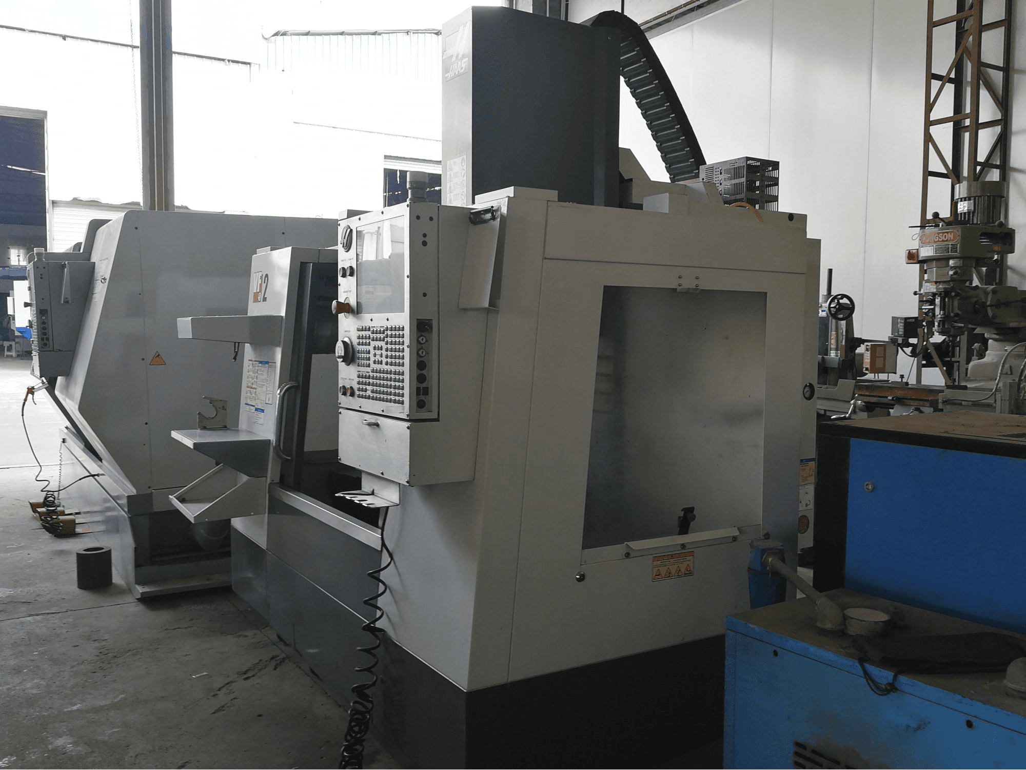 HAAS VF-2 Mašinos dešinės pusės vaizdas
