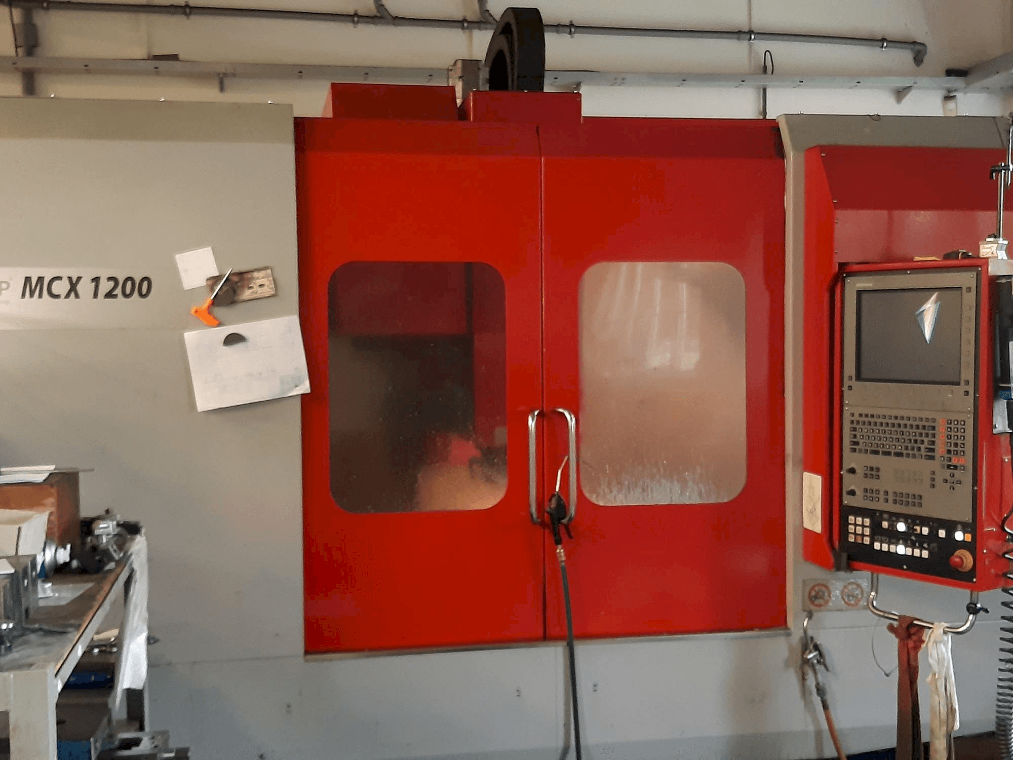 EMCO MCX 1200 Mašinos vaizdas iš priekio