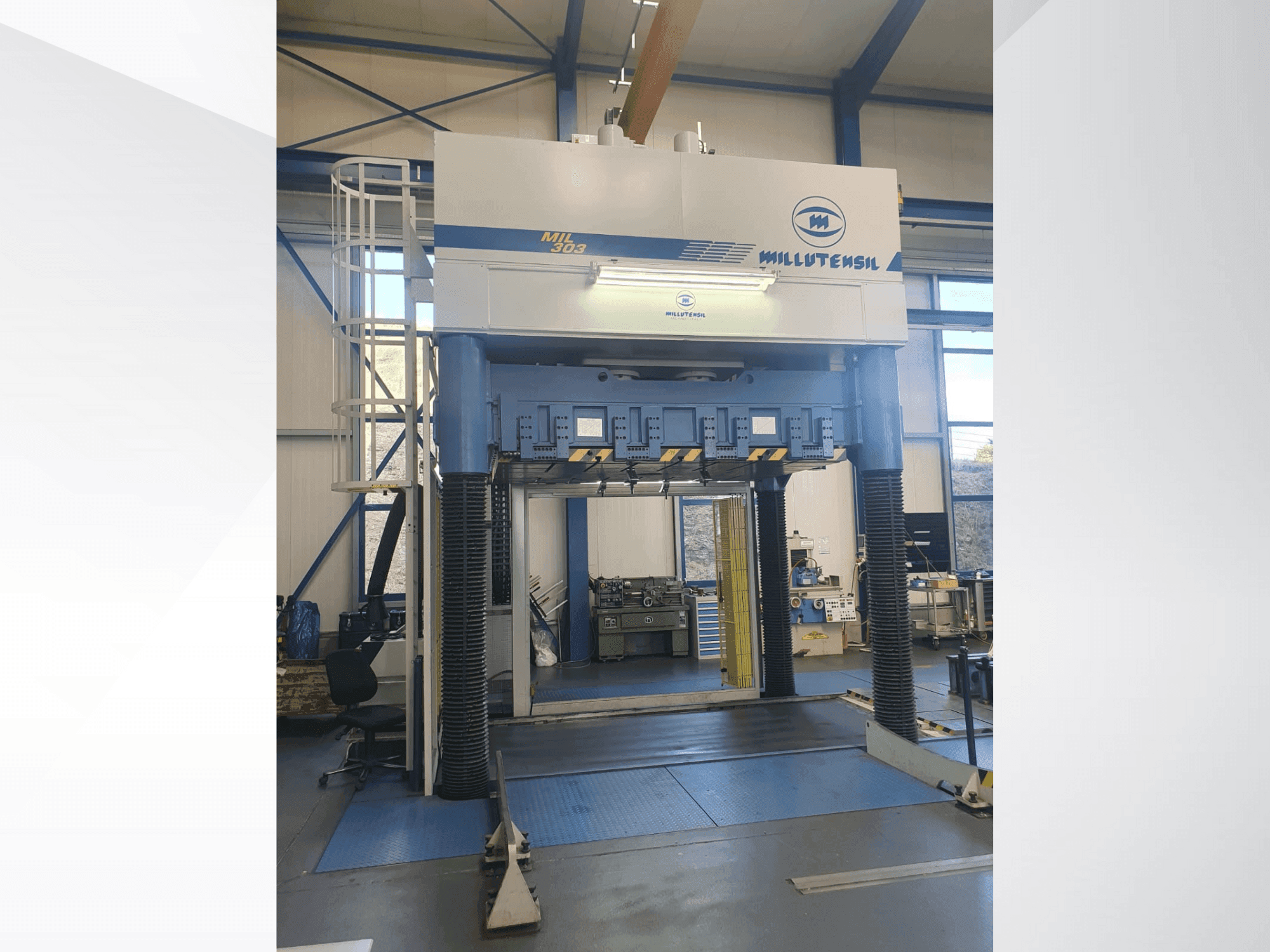 MILLUTENSIL Mil 303 Mašinos vaizdas iš priekio