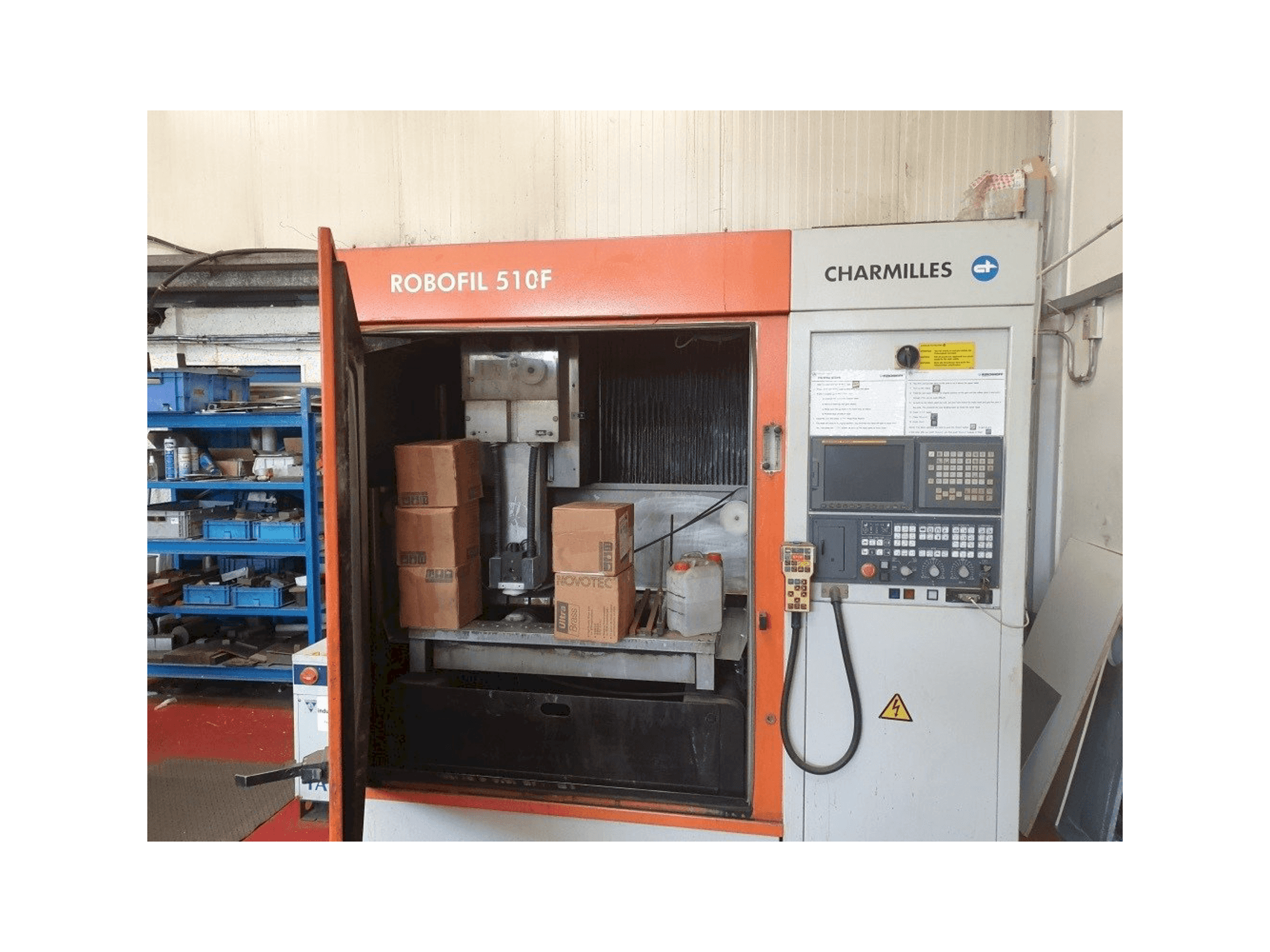 CHARMILLES Robofil 510F Mašinos vaizdas iš priekio