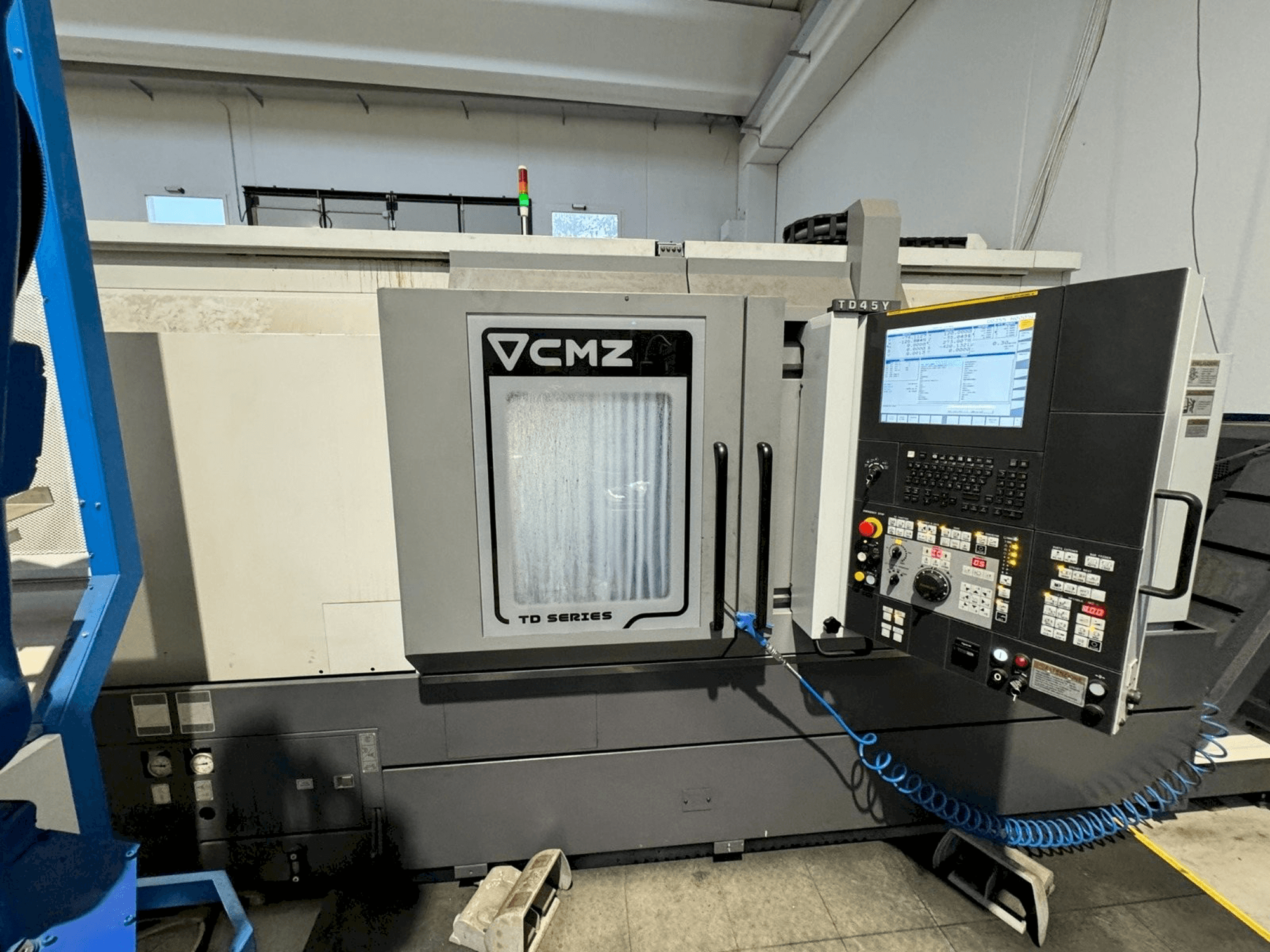 CMZ TD 45 Y 1350 Mašinos vaizdas iš priekio