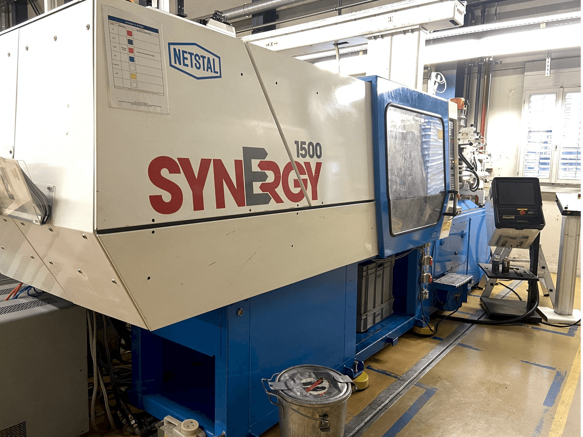 Netstal SYNERGY 1500 K 460 Mašinos vaizdas iš priekio