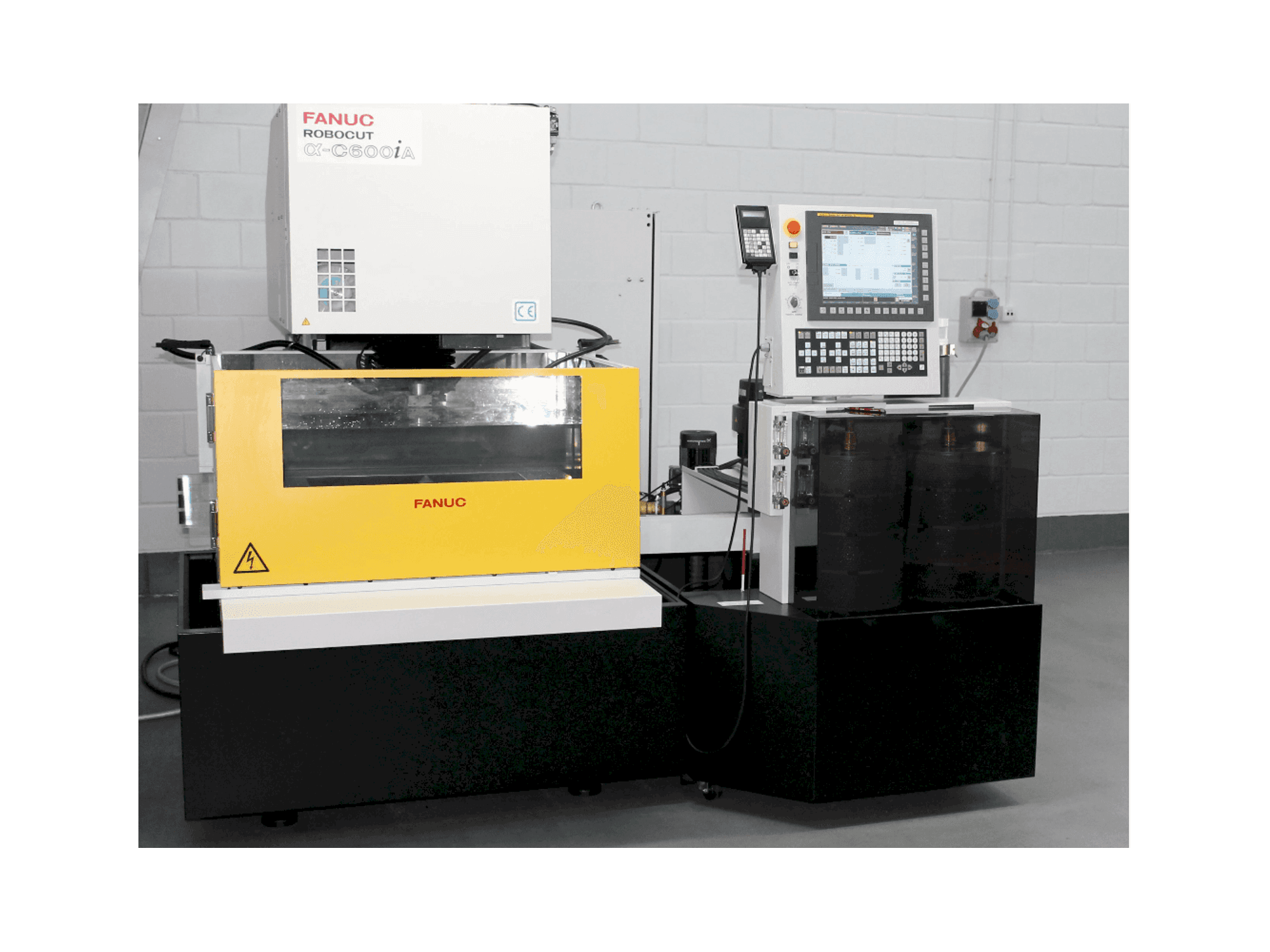 FANUC RoboCut Alfa C600iA Mašinos vaizdas iš priekio