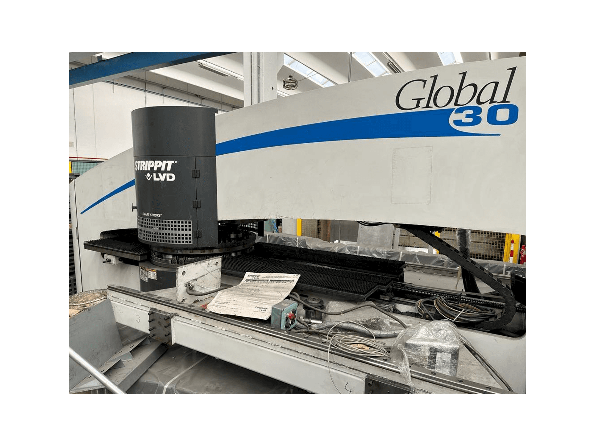 LVD Strippit Global 30 1525 Mašinos vaizdas iš priekio