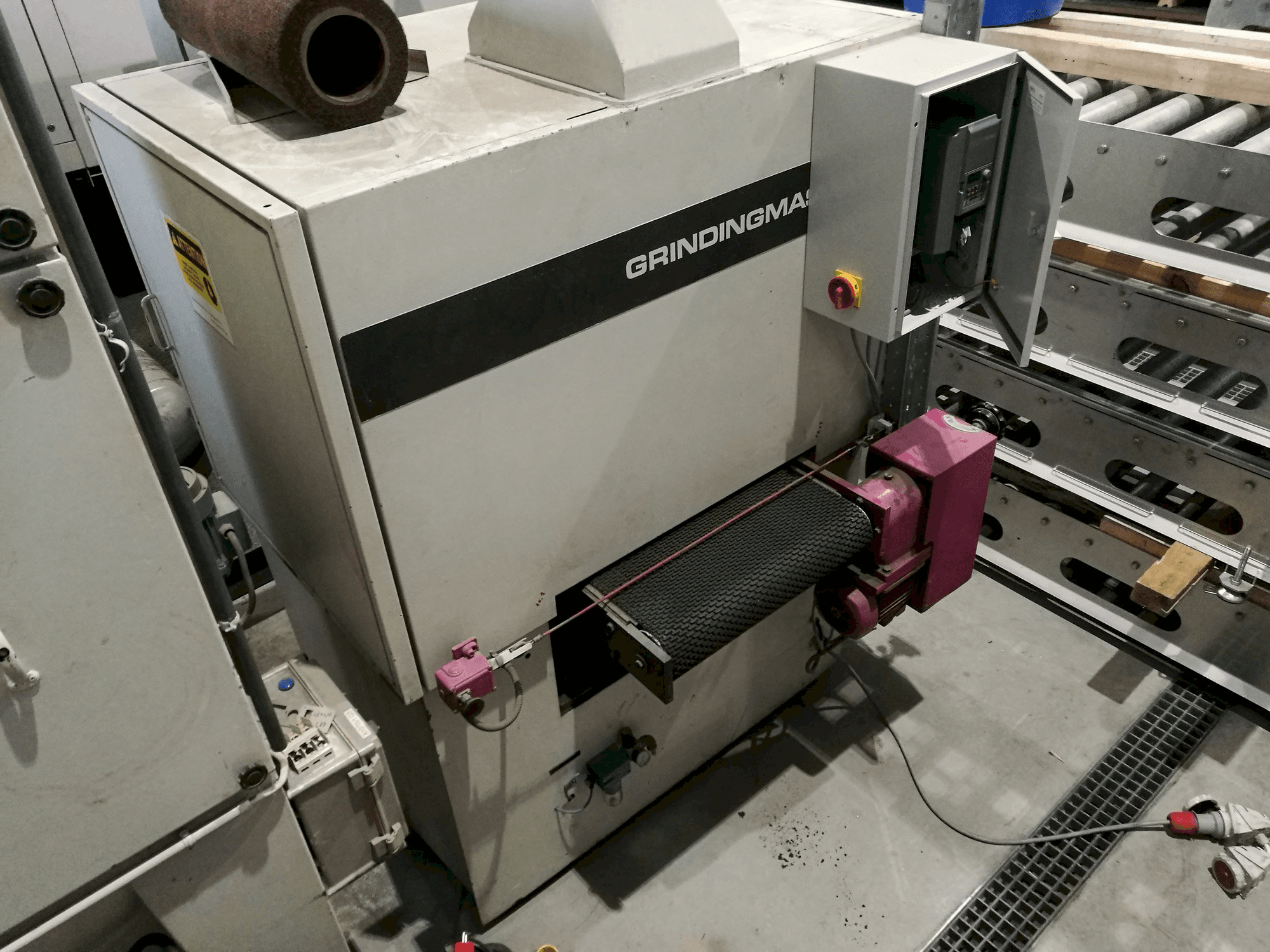 GRINDINGMASTER MCSB2-600 Mašinos kairės pusės vaizdas