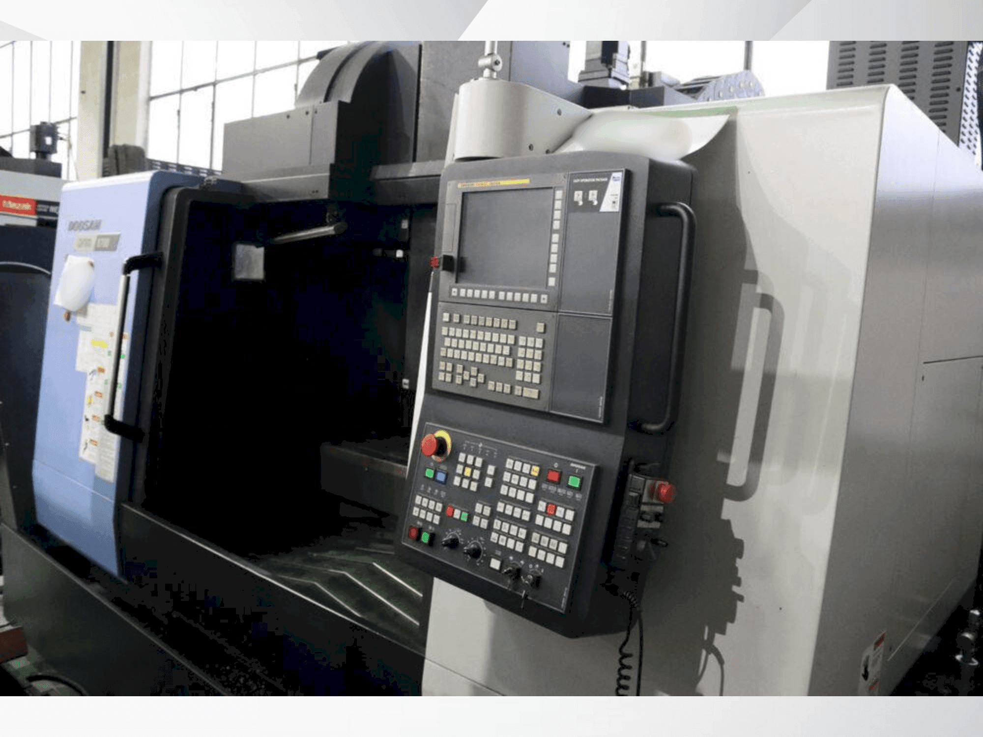 DOOSAN DNM 6700 Mašinos vaizdas iš priekio