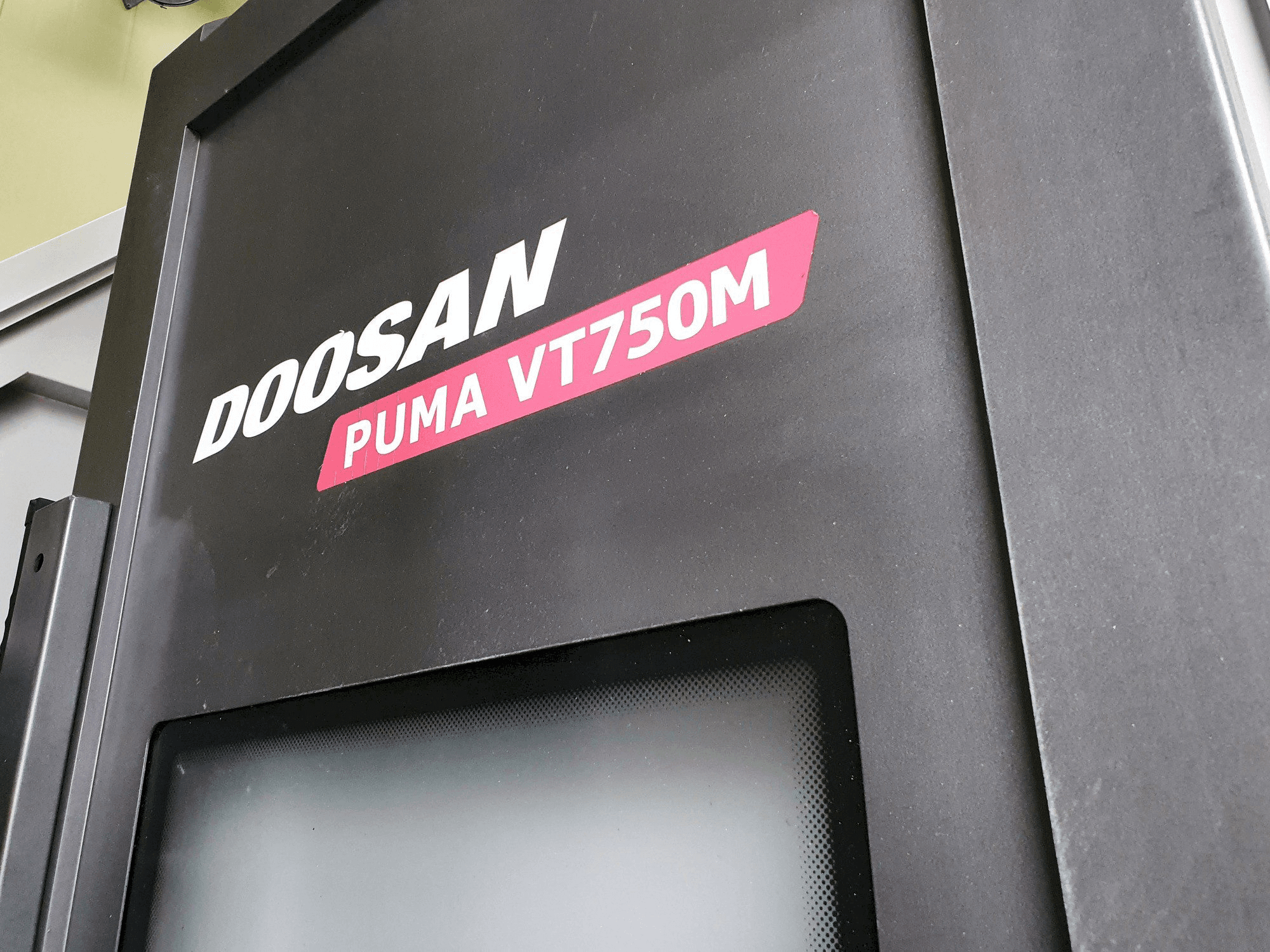 Doosan PUMA VT750M Mašinos vaizdas iš priekio