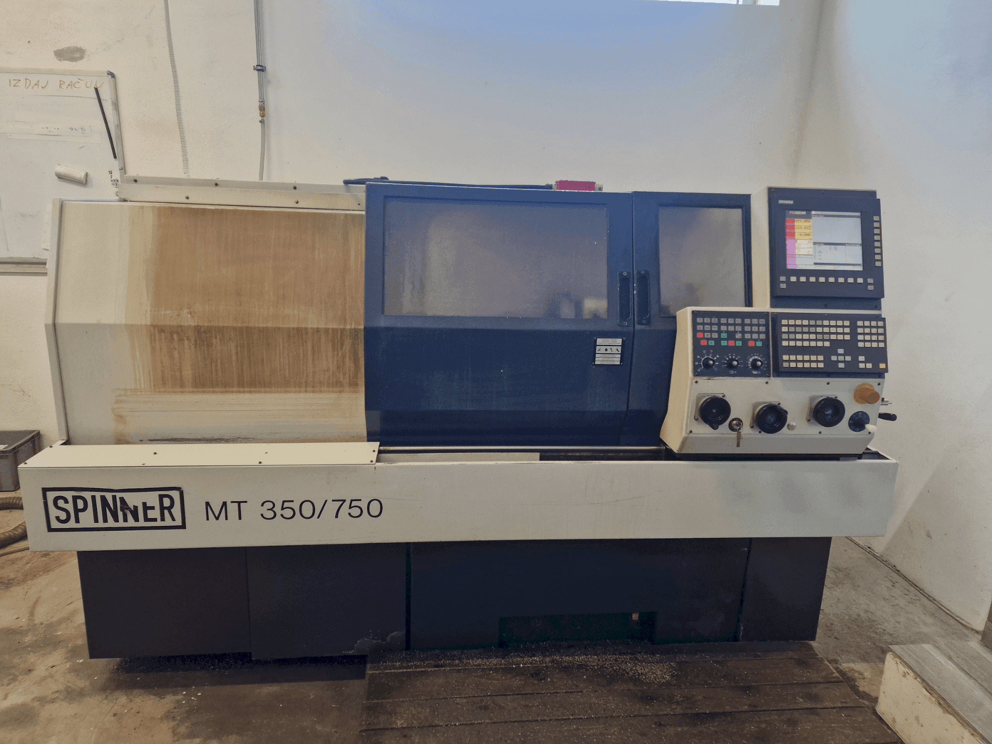 SPINNER MT 350/750 Mašinos vaizdas iš priekio