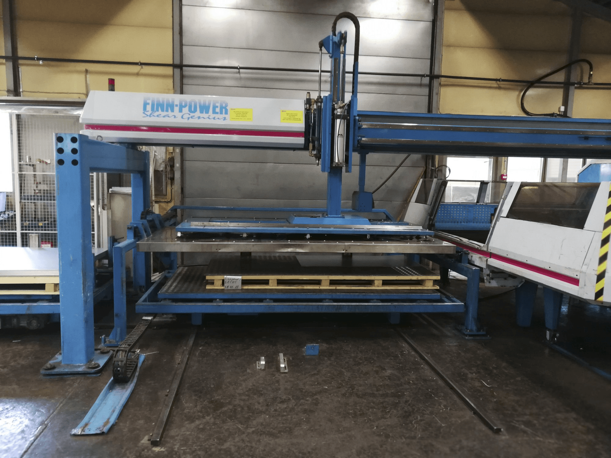 Finn-Power TRS 6 SBU Mašinos vaizdas iš priekio