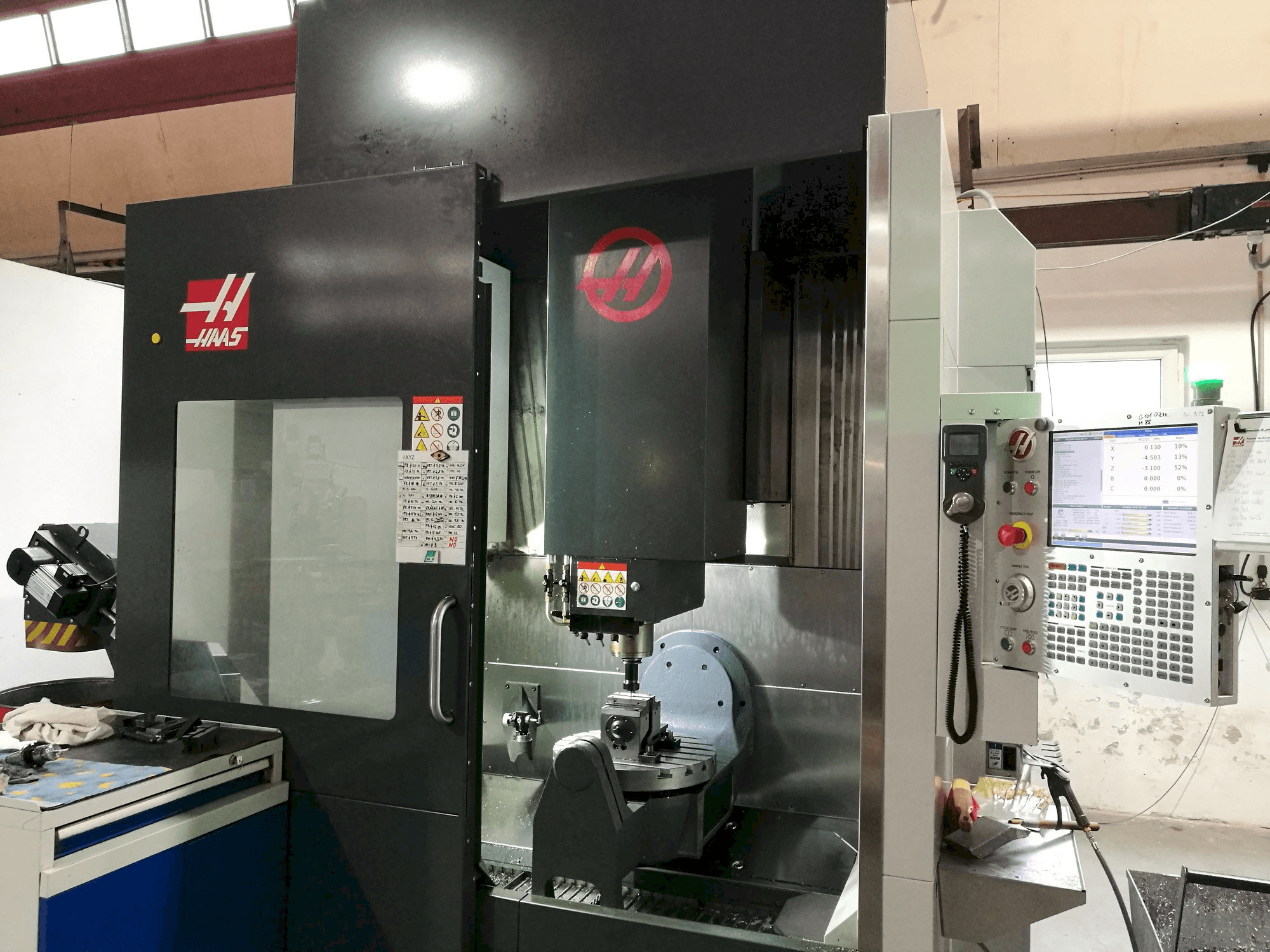 HAAS UMC - 750 Mašinos vaizdas iš kairės pusės