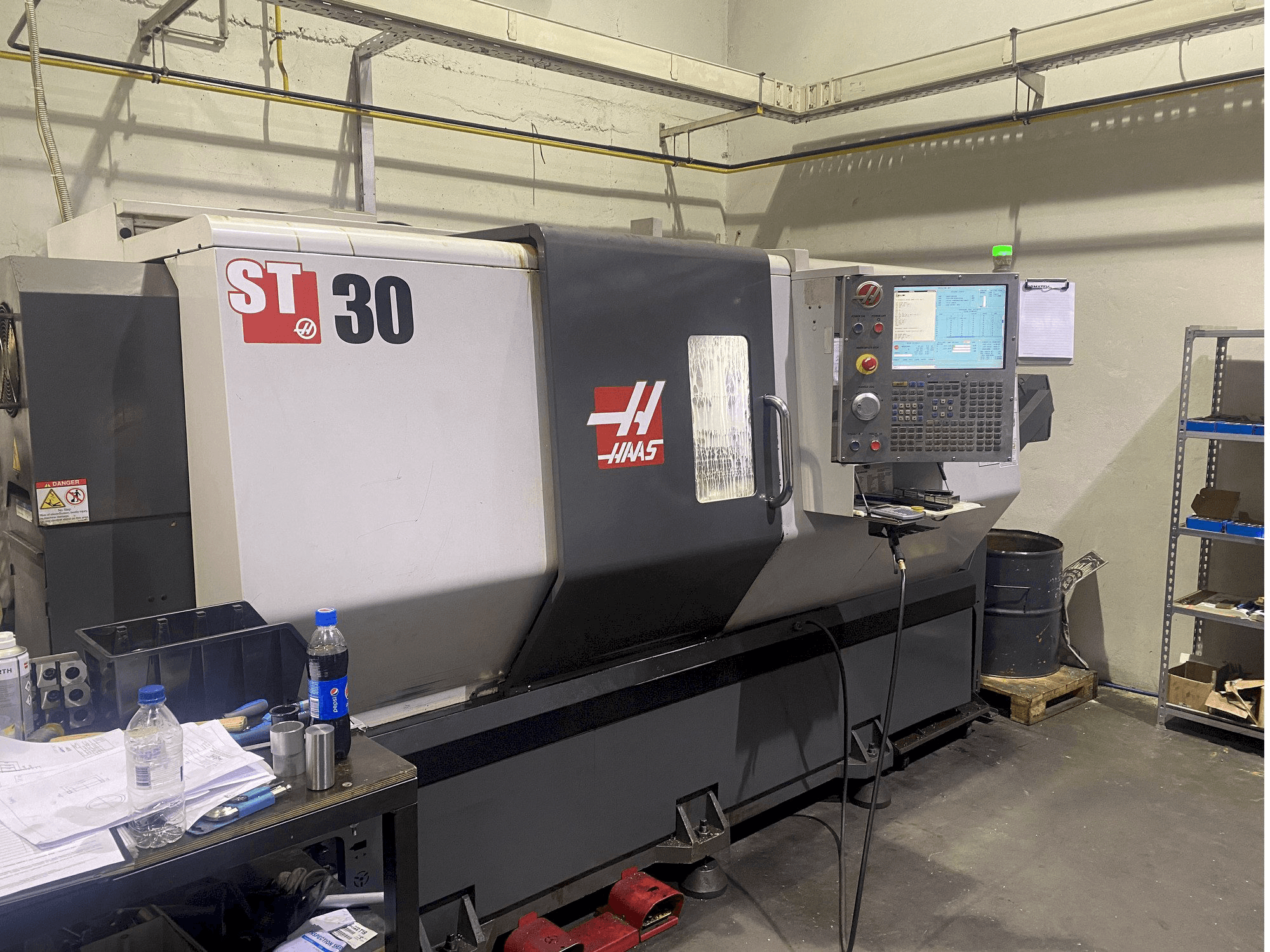 HAAS ST 30 Mašinos vaizdas iš priekio