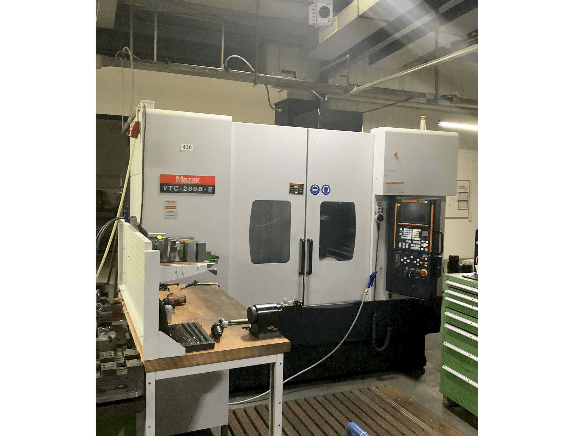 Mazak VTC-200B-II Mašinos vaizdas iš priekio
