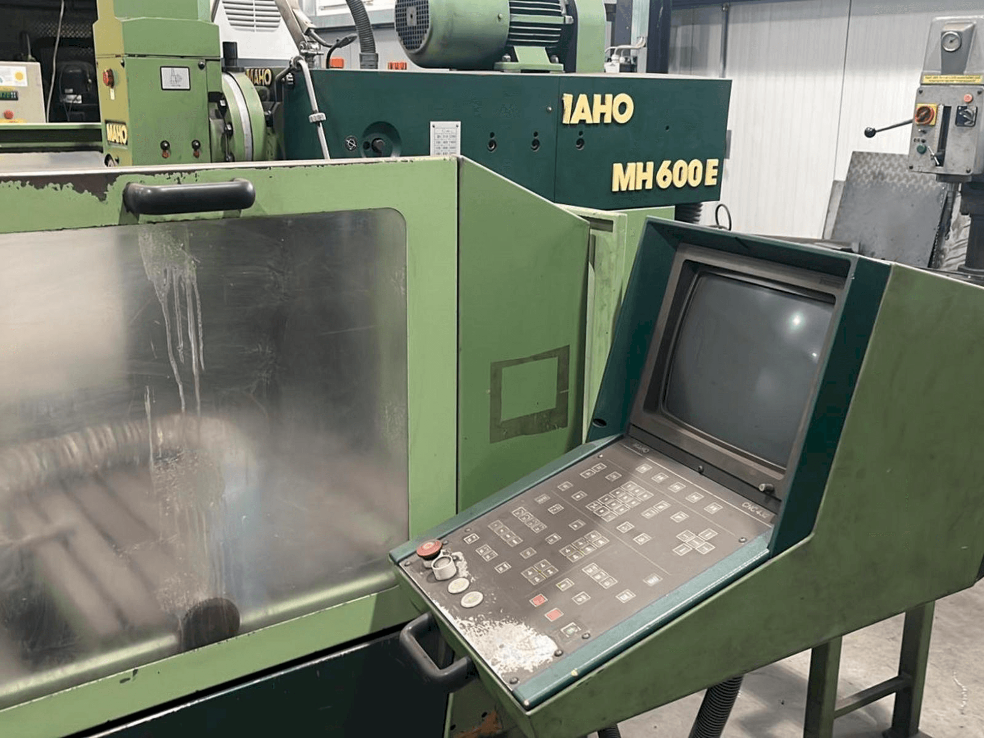 MAHO MH 600 E Mašinos vaizdas iš priekio