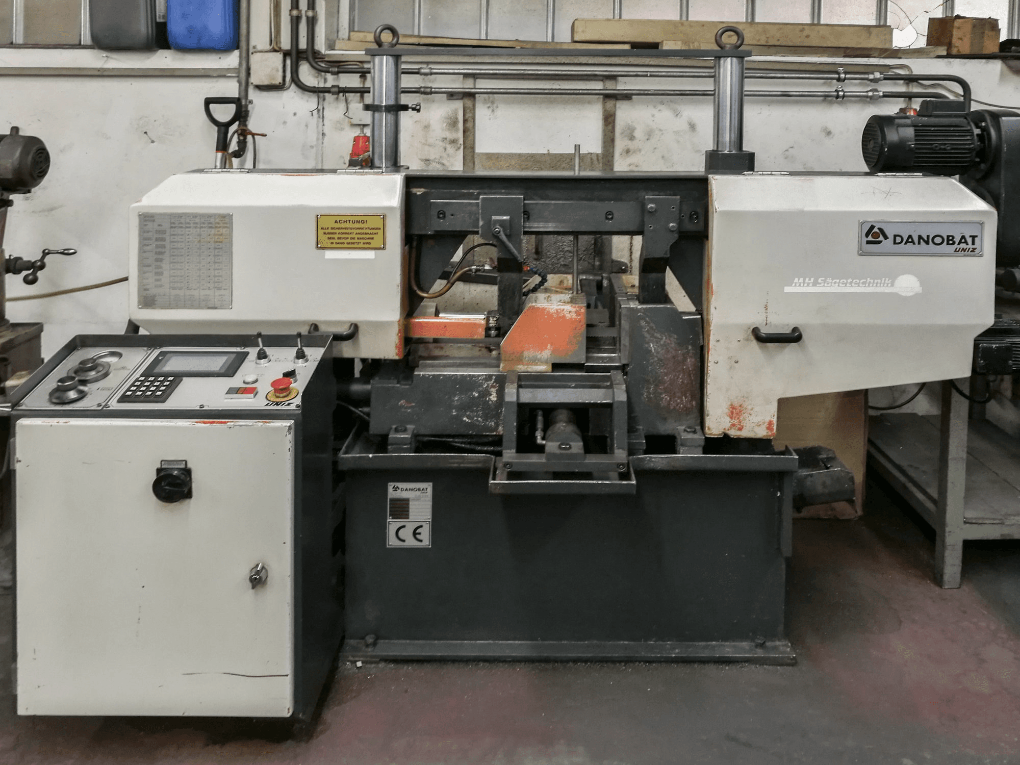 DANOBAT CR-260A Mašinos vaizdas iš priekio
