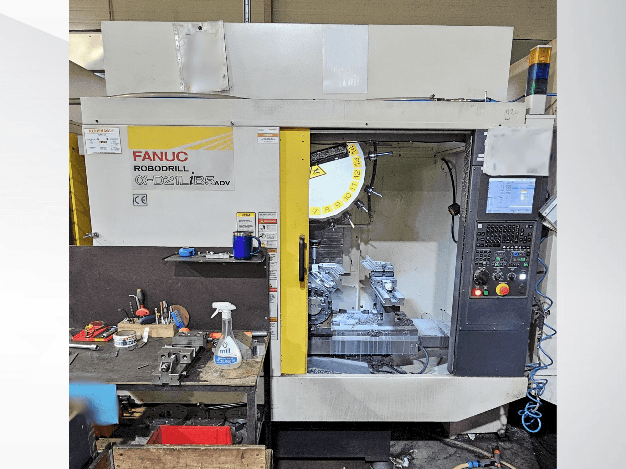 FANUC Robodrill α-D21LiB5ADV Mašinos vaizdas iš priekio