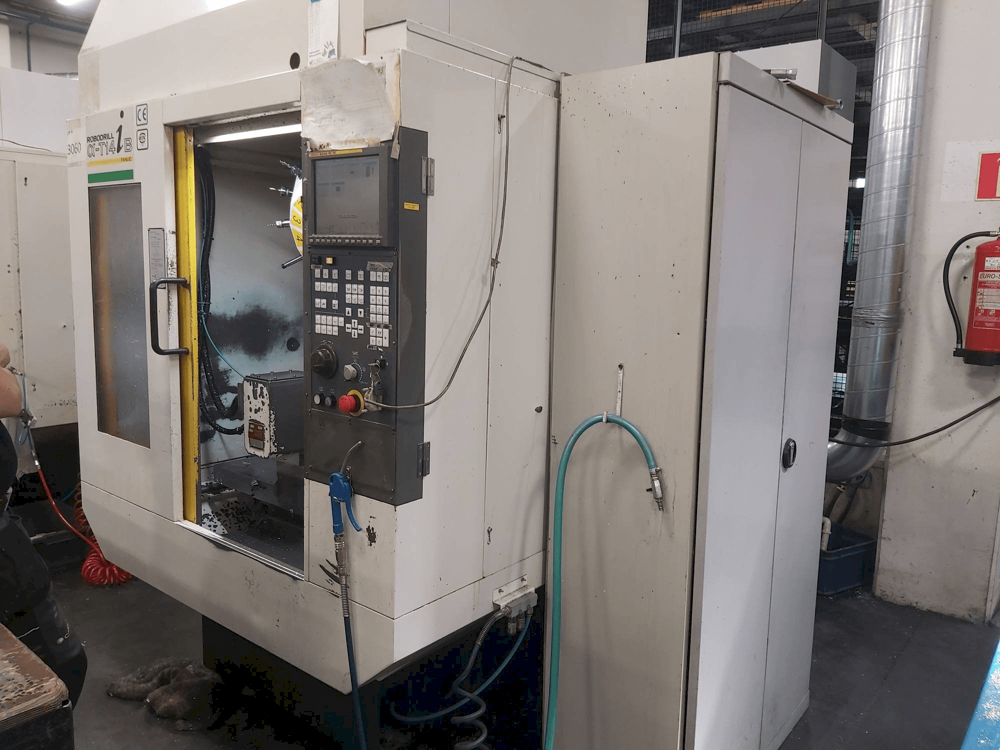 FANUC Robodrill Alpha T14iB Mašinos vaizdas iš priekio