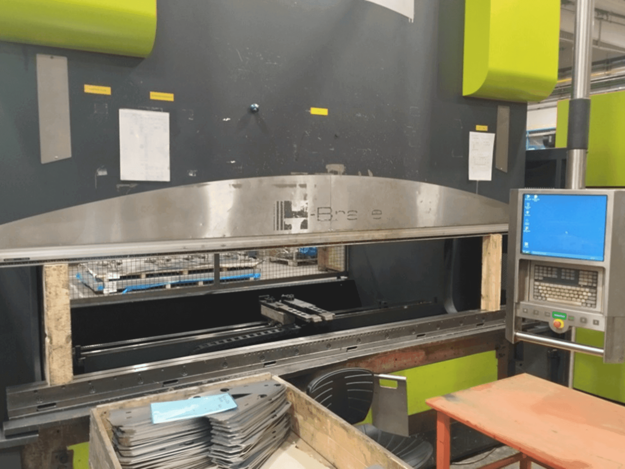 Safan SAFAN H-BRAKE 240-3100 Mašinos vaizdas iš priekio