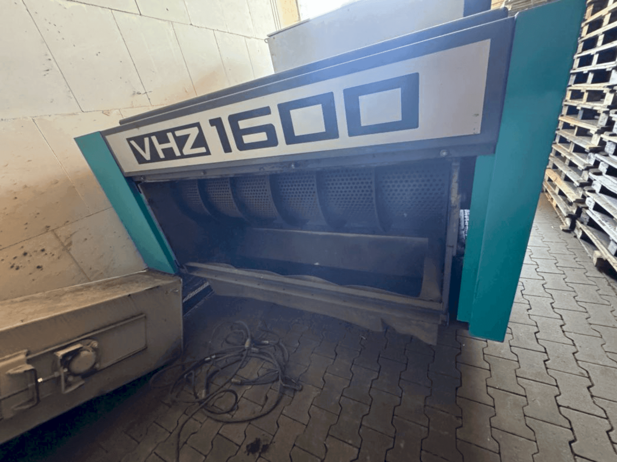 VECOPLAN VHZ 1600 Mašinos vaizdas iš priekio