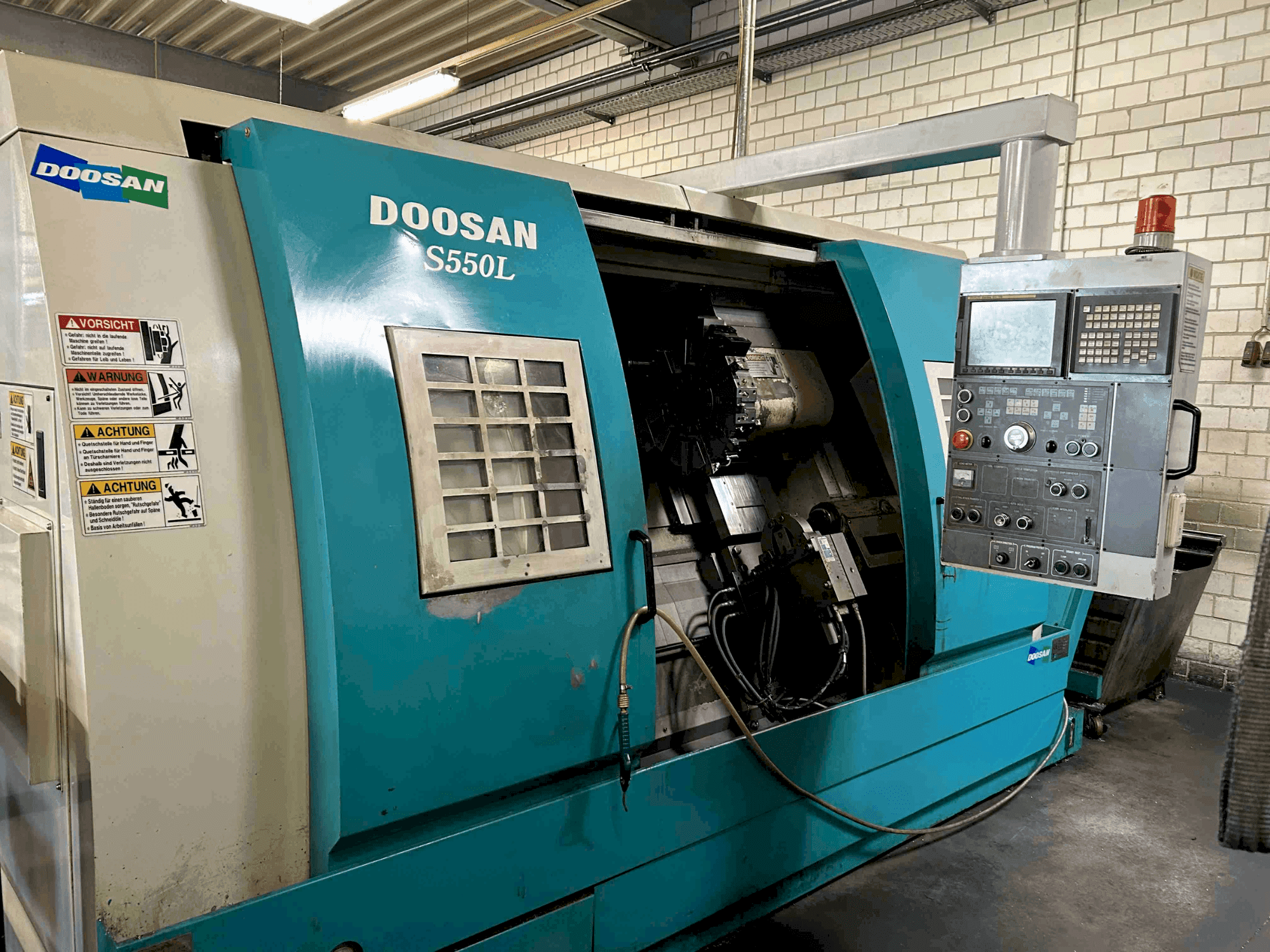 DOOSAN S550L Mašinos vaizdas iš priekio
