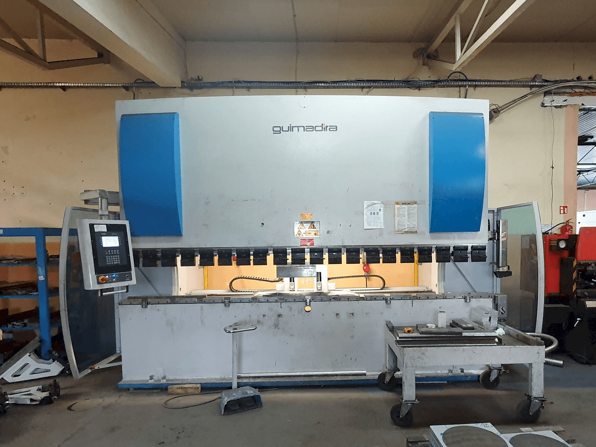 ADIRA PMO-16040PLS Mašinos vaizdas iš priekio