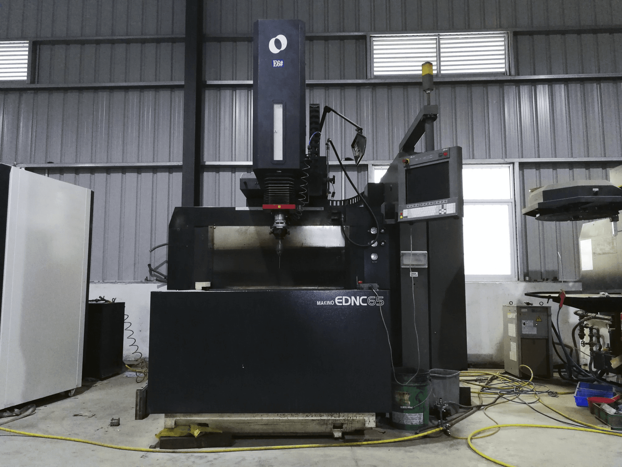 Makino EDNC65 Mašinos vaizdas iš priekio