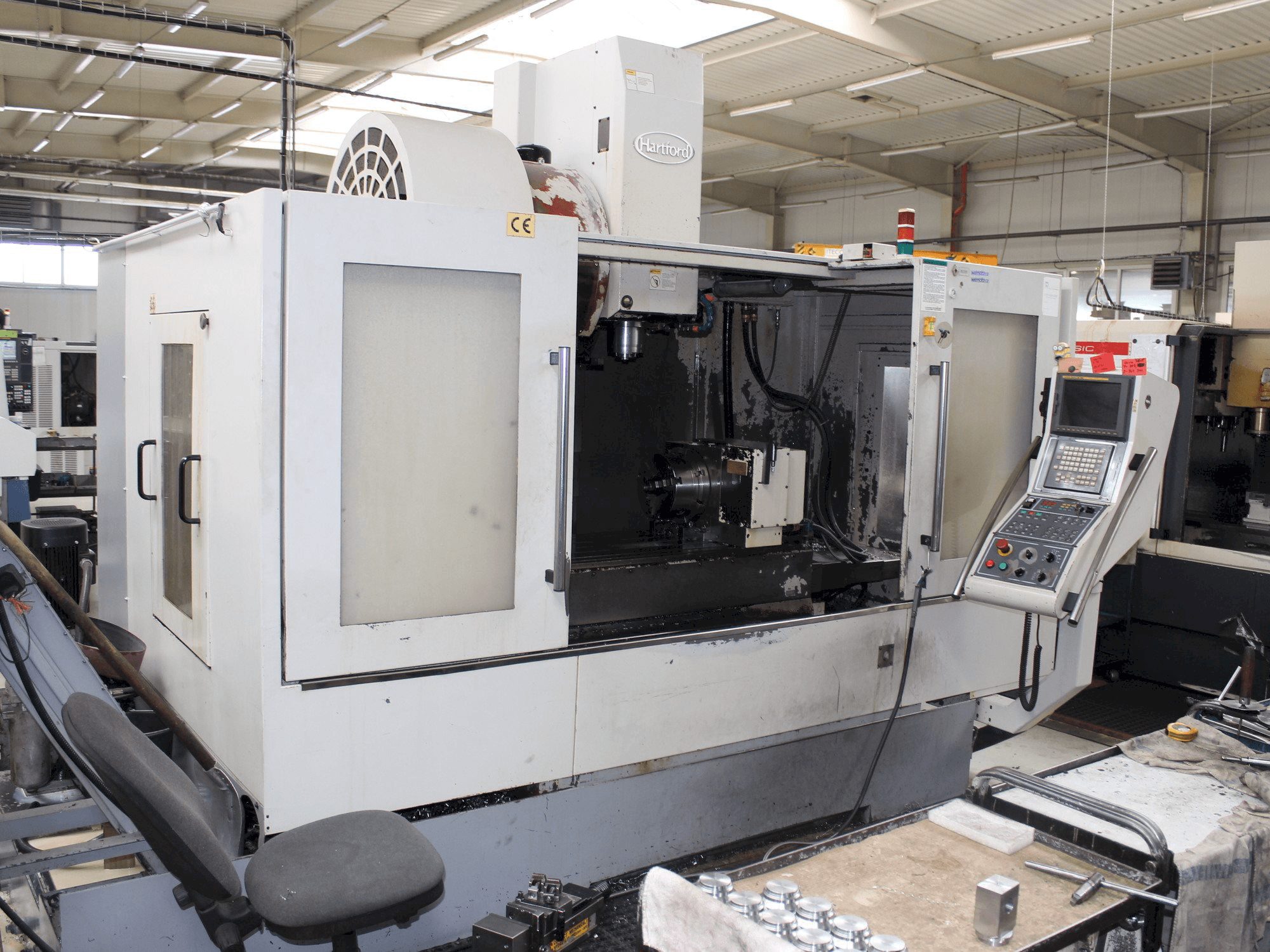 Hartford VMC 1270A Mašinos vaizdas iš priekio