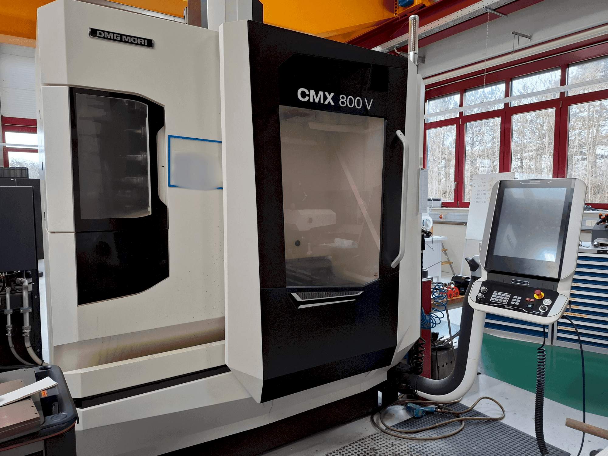 DMG MORI CMX 800V Mašinos vaizdas iš priekio
