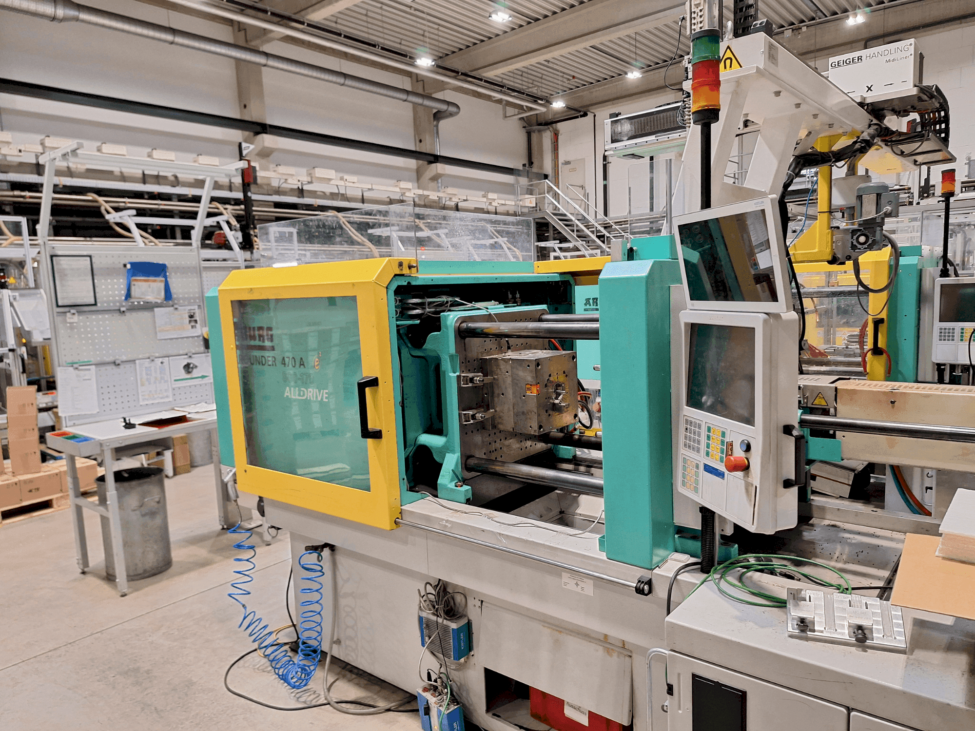 Arburg 470 A 800-170 Mašinos vaizdas iš priekio