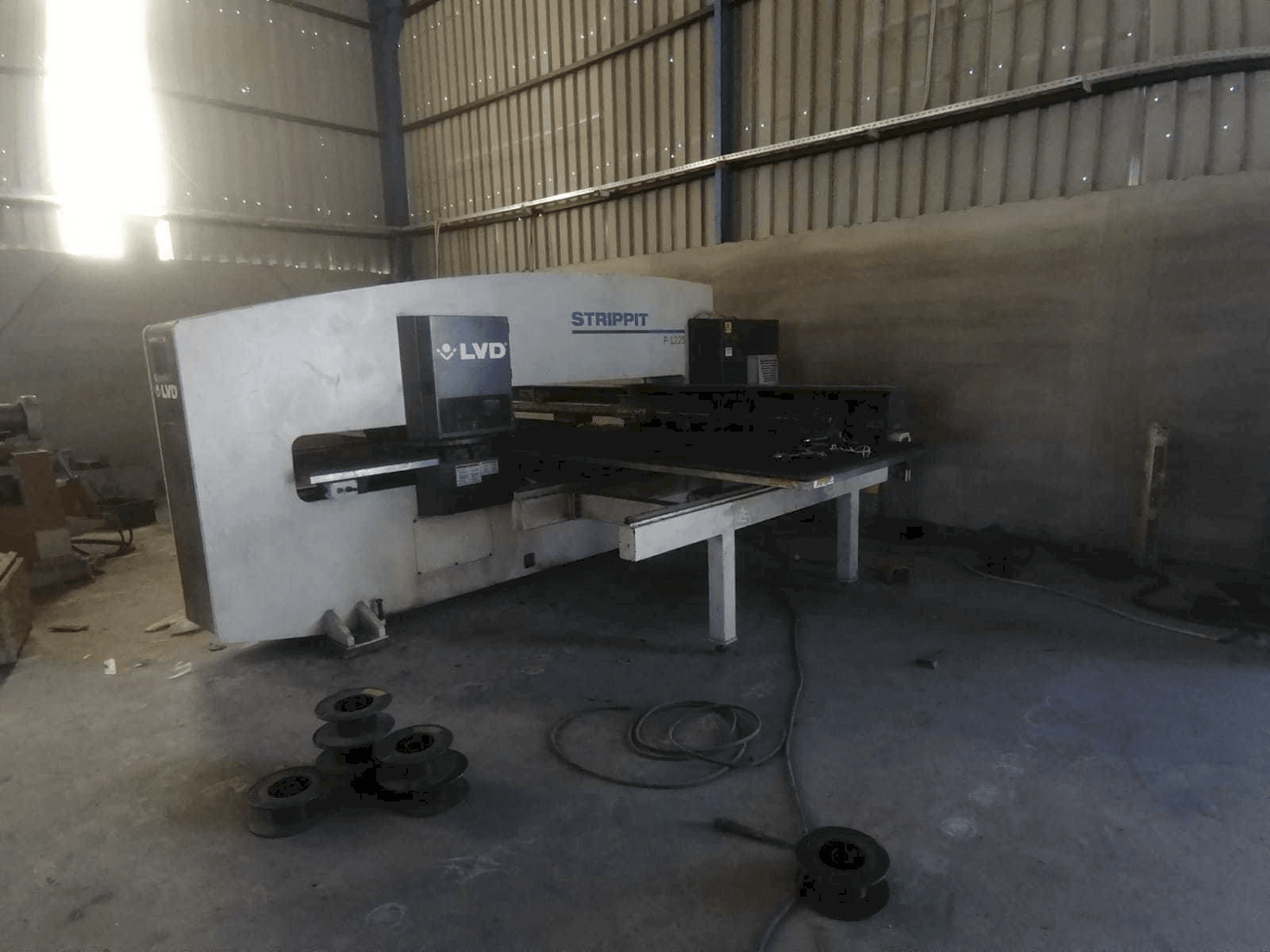 LVD P-1225 Mašinos vaizdas iš priekio