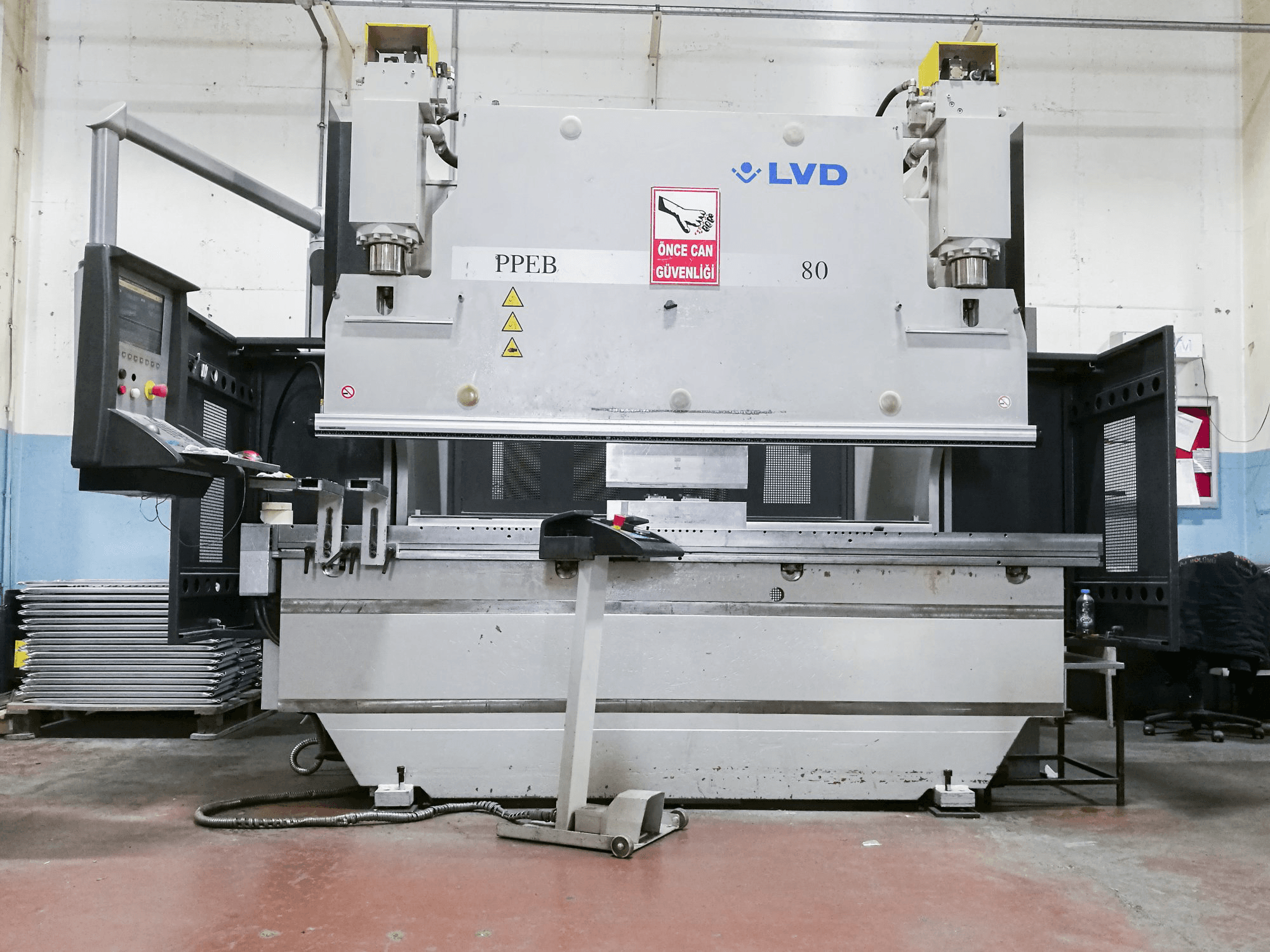 LVD PPEB 80/25 Mašinos vaizdas iš priekio