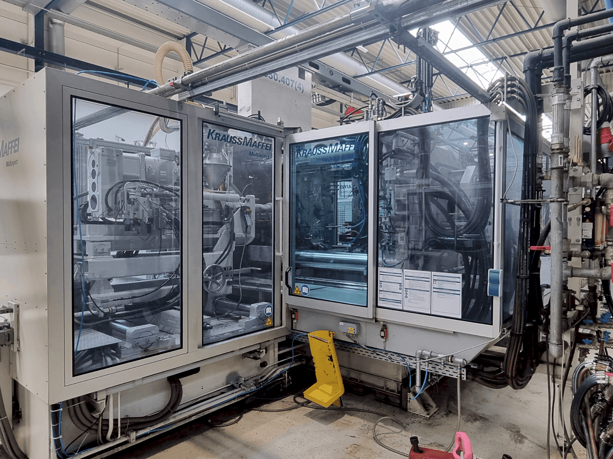 Krauss Maffei 650-2700-390 CL Mašinos vaizdas iš priekio