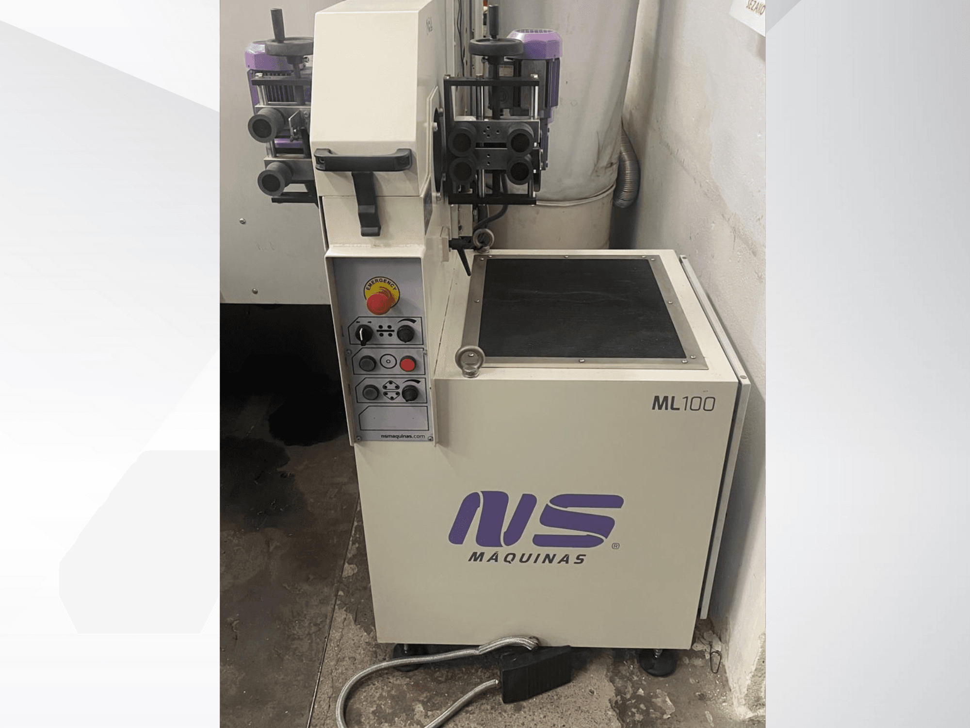 "MS Maquinas" ML100 staklės, vaizdas iš priekio, valdymo skydelis su mygtukais ir pedalu, apibrėžtas darbo paviršius.